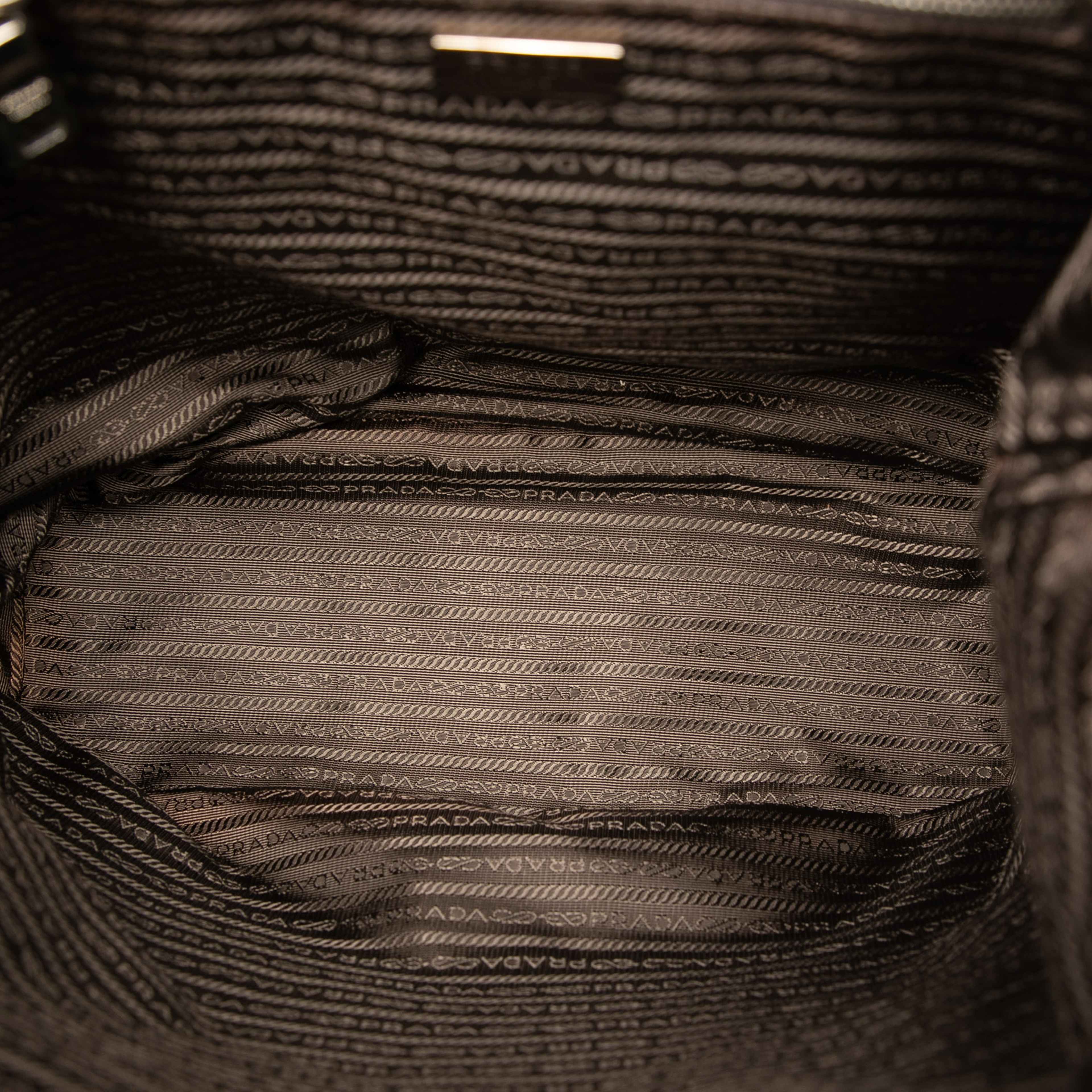 Prada Tessuto Stampato Satchel, från Luxclusif, i färgen orange. Klicka för att öppna bilden i stort format