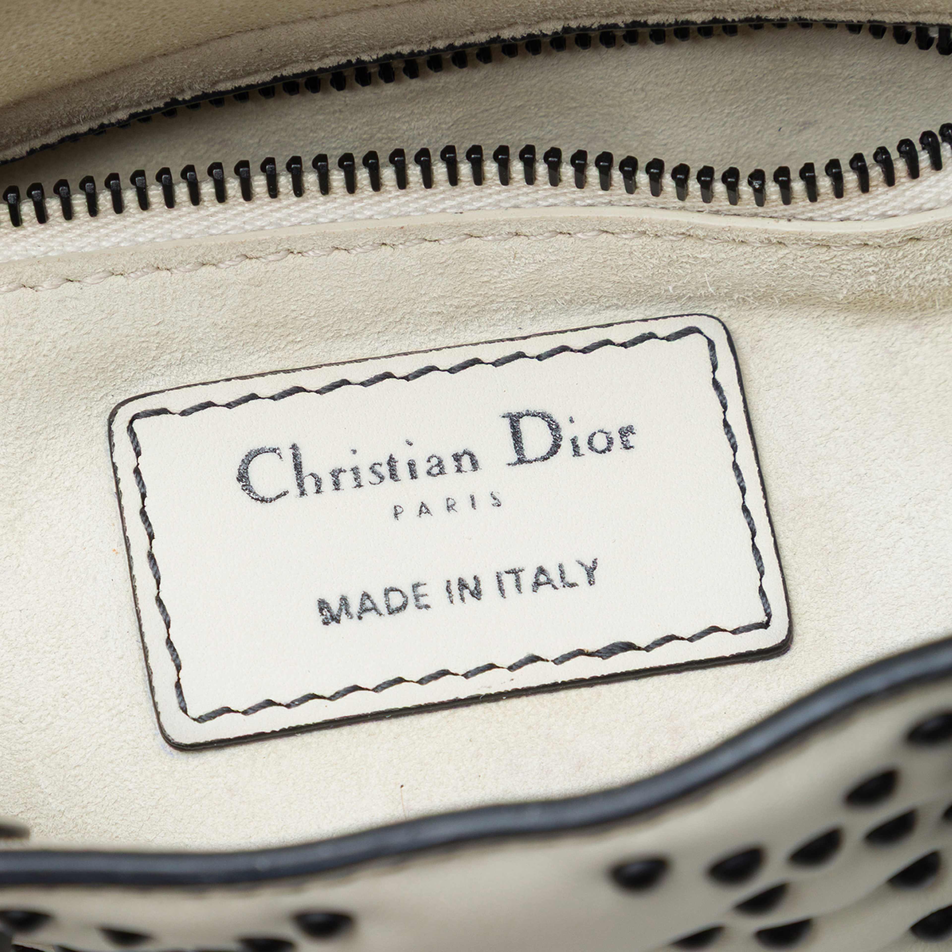Dior Mini Lambskin Cannage Studded Supple Lady Dior, från Luxclusif, i färgen vit. Klicka för att öppna bilden i stort format