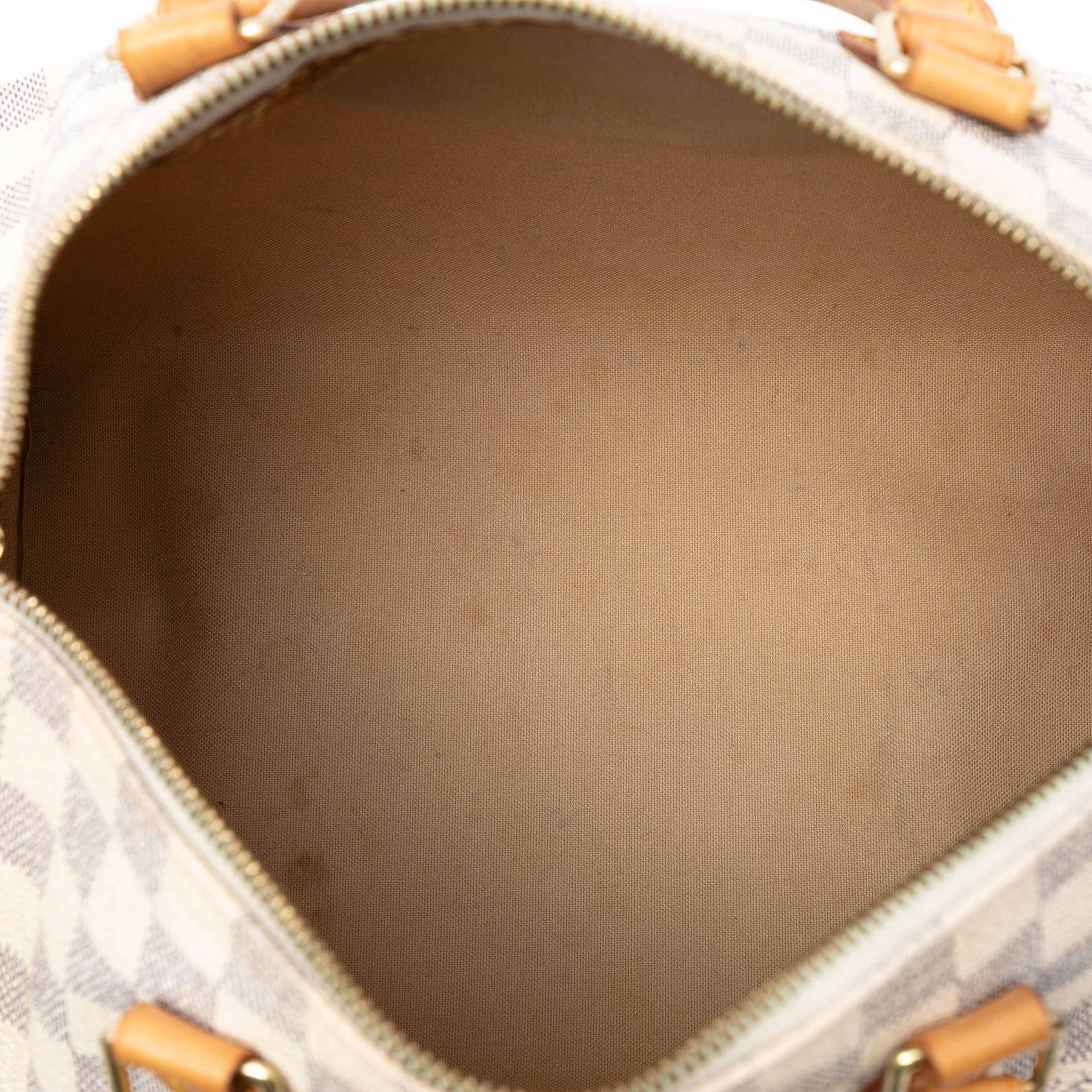 Louis Vuitton Damier Azur Speedy 30, från Luxclusif, i färgen white. Klicka för att öppna bilden i stort format