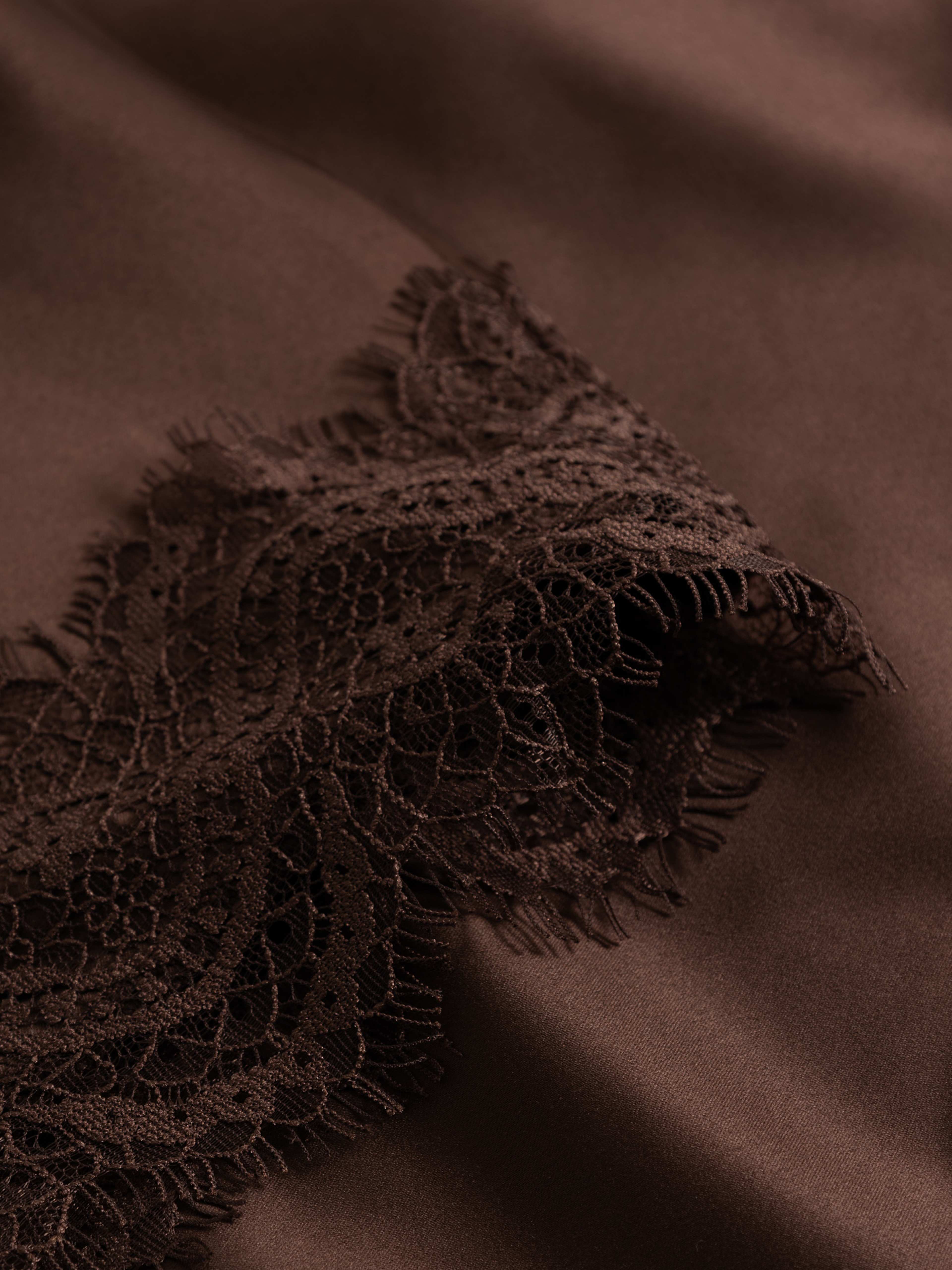 N-minne Blouse - Chocolate, från Noella, i färgen chocolate. Klicka för att öppna bilden i stort format