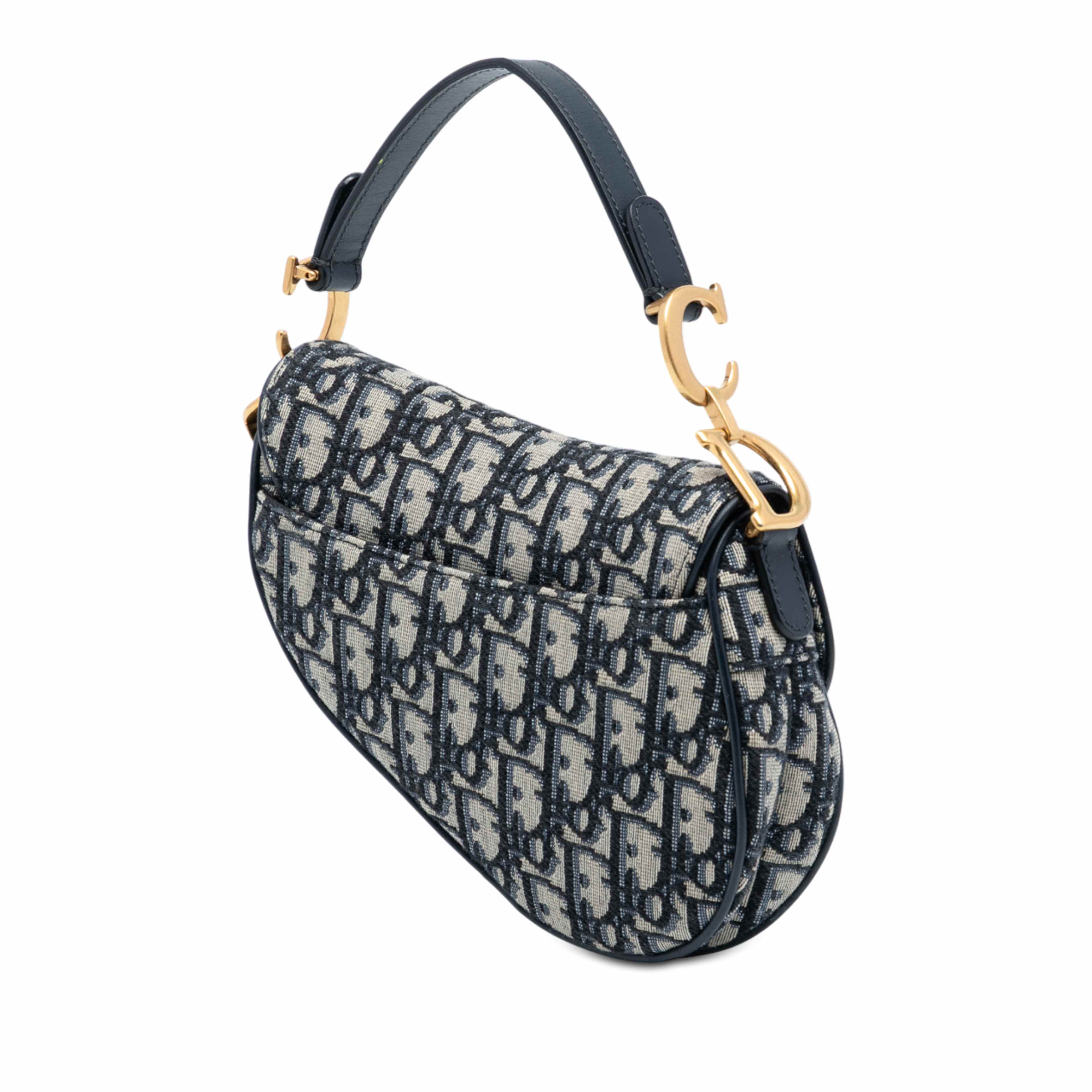 Dior Mini Oblique Canvas Saddle Bag, från Luxclusif, i färgen blå. Klicka för att öppna bilden i stort format