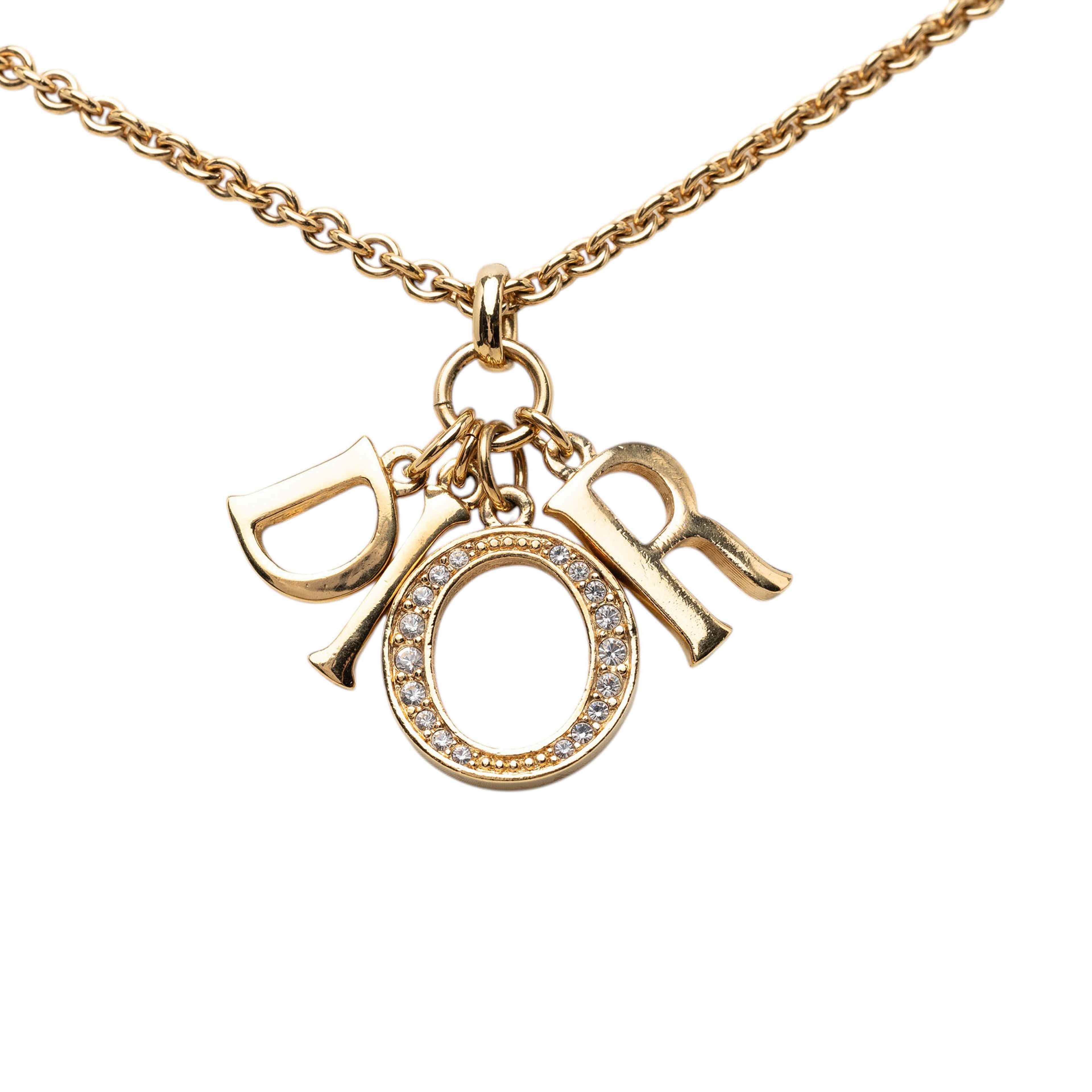 Dior Gold Plated Strass Logo Pendant Necklace, från Luxclusif, i färgen guld. Klicka för att öppna bilden i stort format