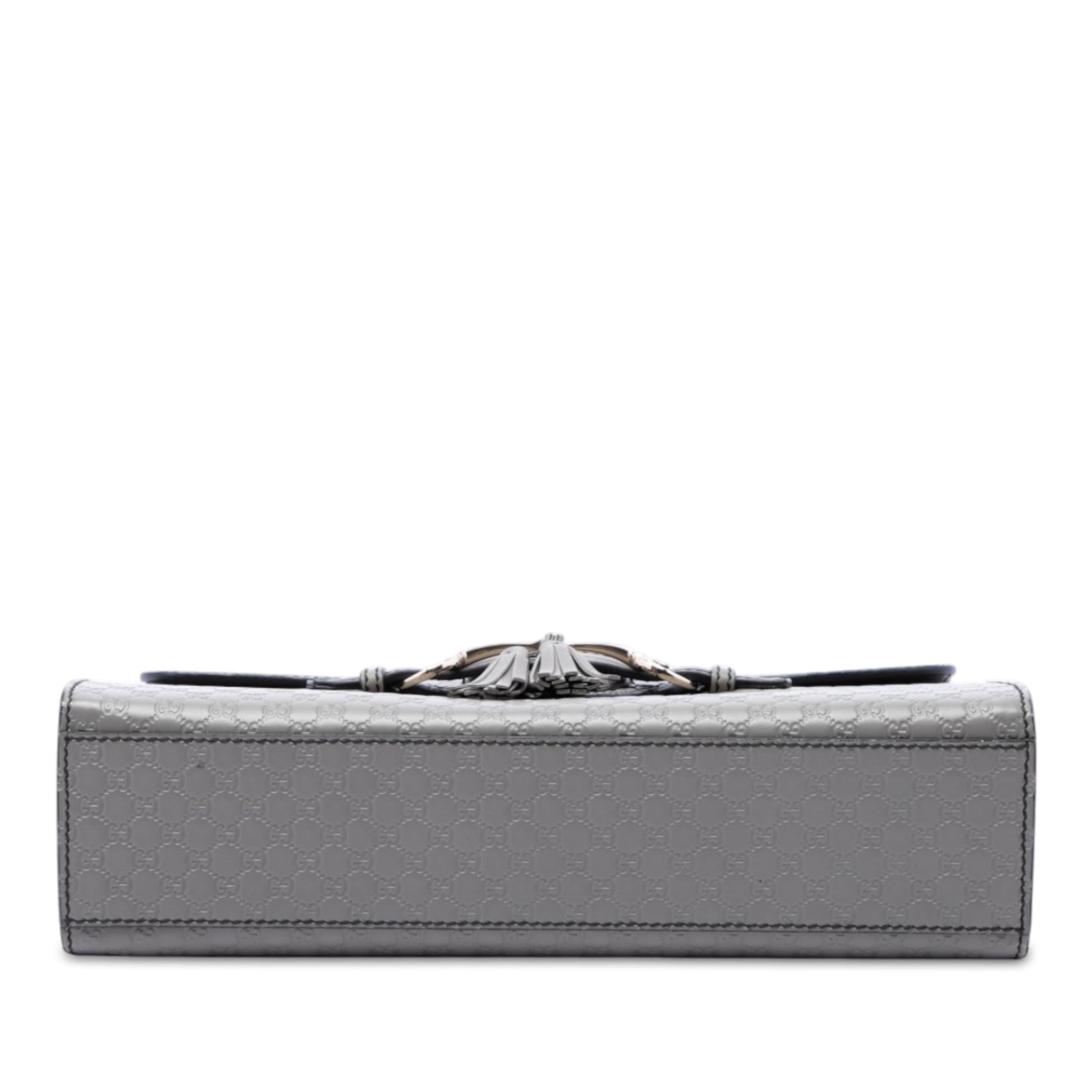 Gucci Medium Microguccissima Emily Shoulder Bag, från Luxclusif, i färgen grå. Klicka för att öppna bilden i stort format
