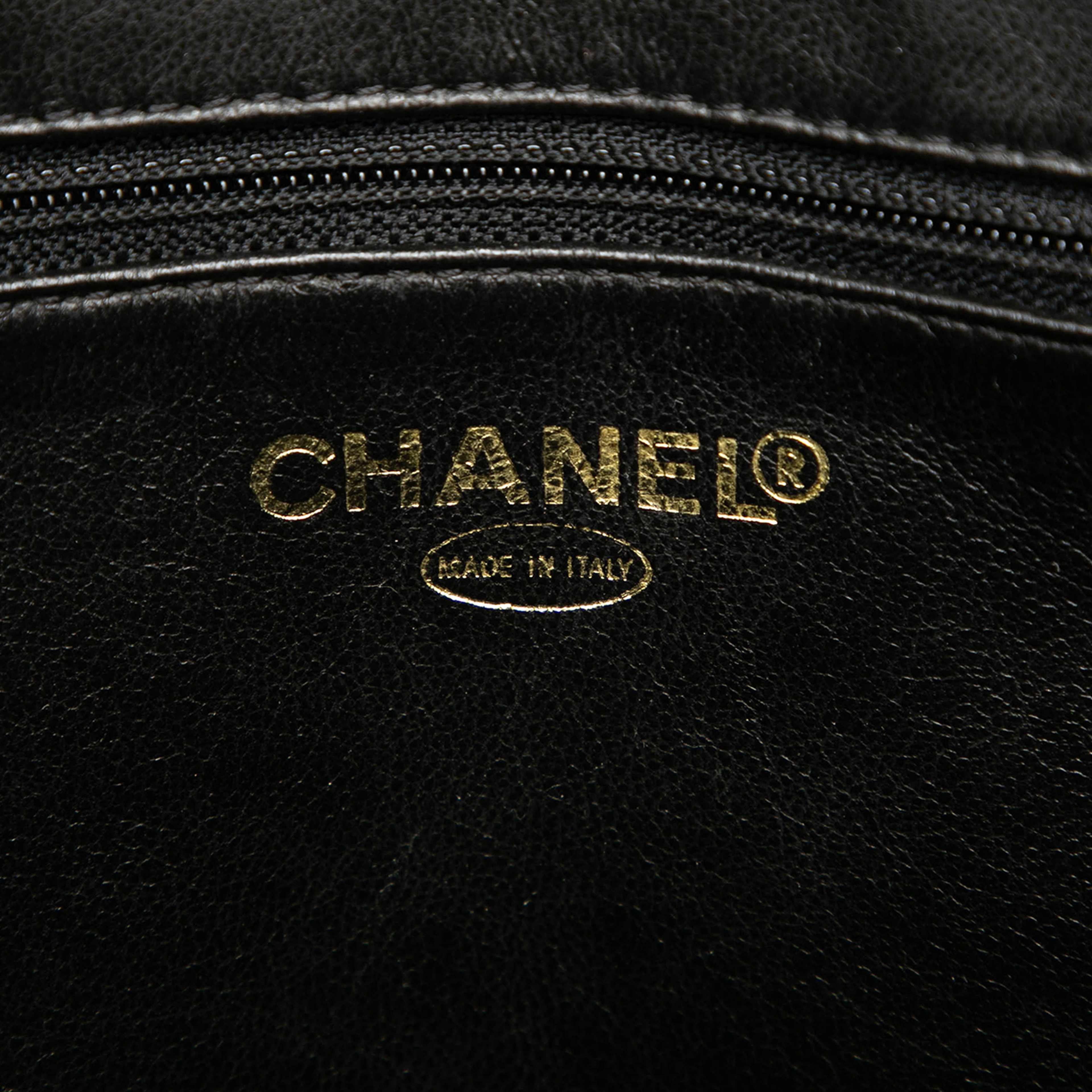 Chanel Caviar Medallion Tote, från Luxclusif, i färgen black. Klicka för att öppna bilden i stort format