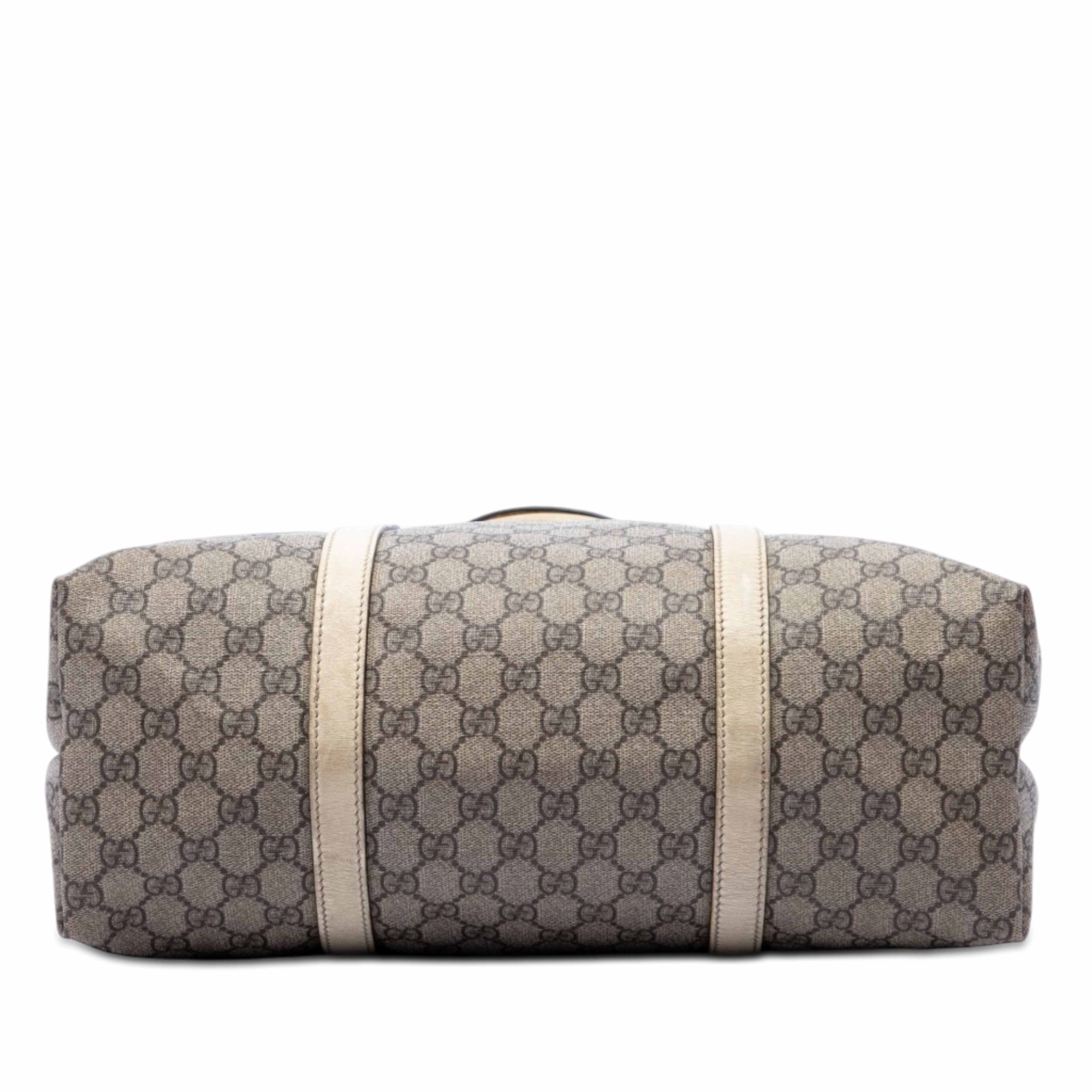 Gucci Gg Supreme Joy Vertical Tote, från Luxclusif, i färgen vit. Klicka för att öppna bilden i stort format
