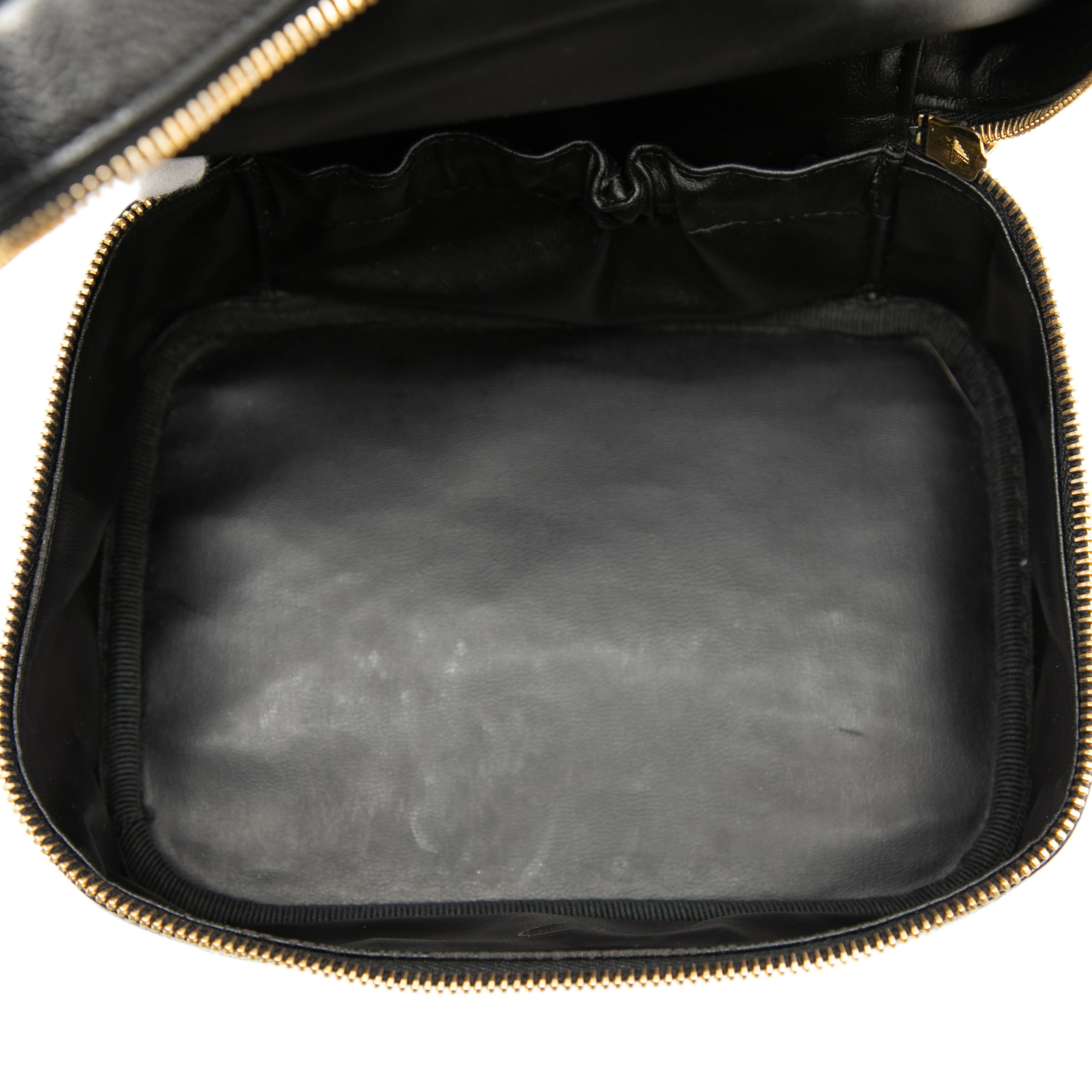 Chanel Cc Caviar Vanity Bag, från Luxclusif, i färgen black. Klicka för att öppna bilden i stort format