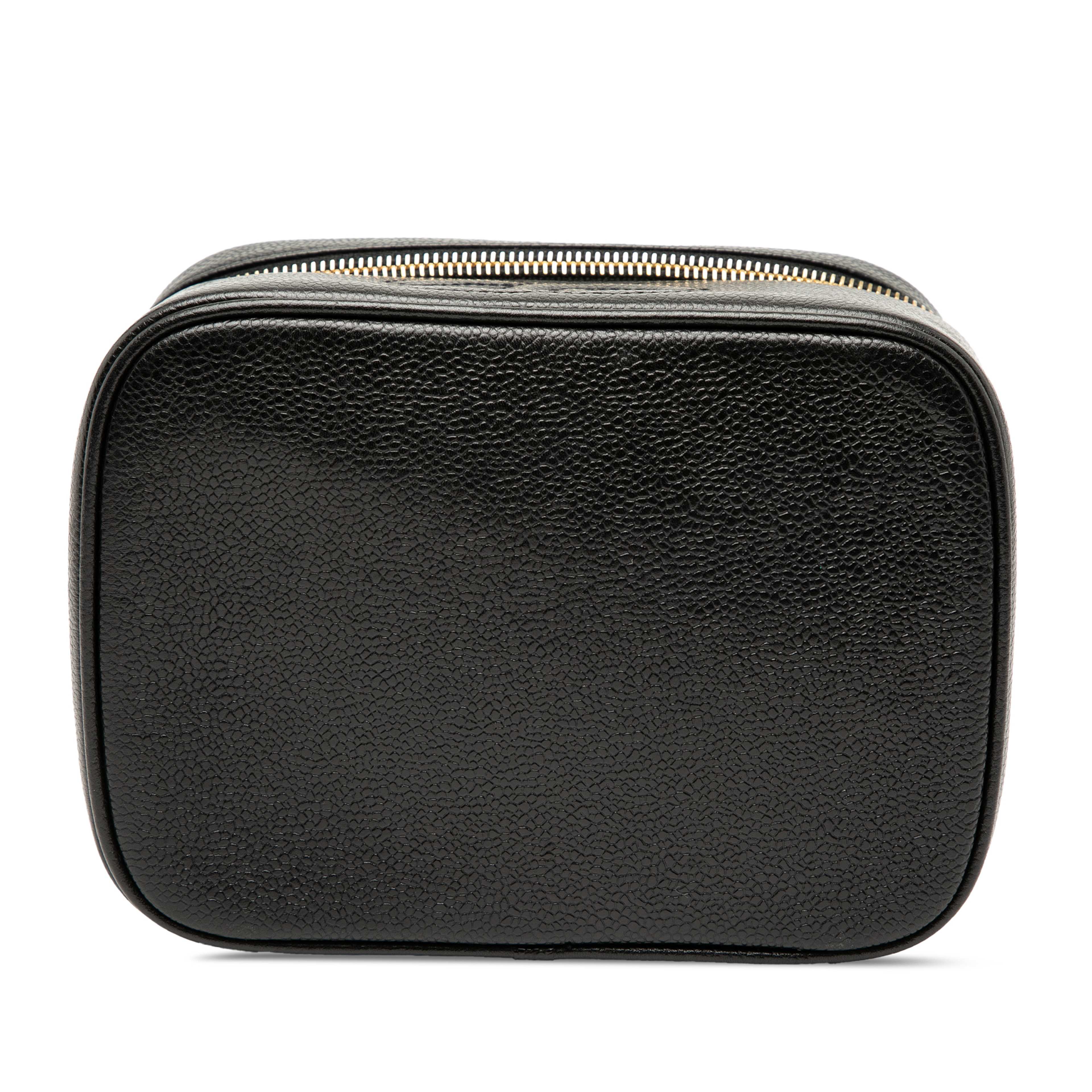 Chanel Cc Caviar Vanity Bag, från Luxclusif, i färgen black. Klicka för att öppna bilden i stort format