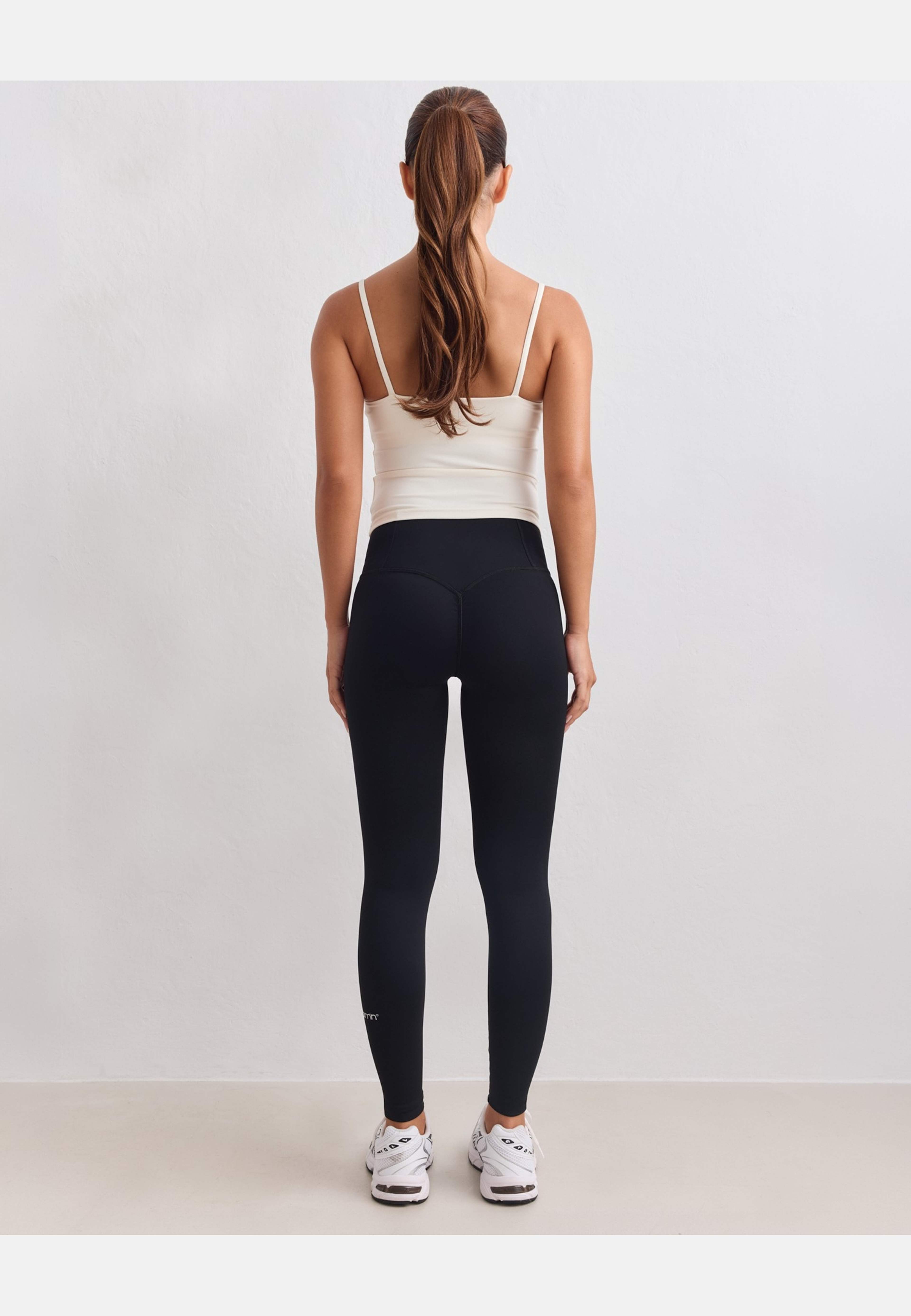 Sculpting Scrunch Tights, från aim'n, i färgen black. Klicka för att öppna bilden i stort format