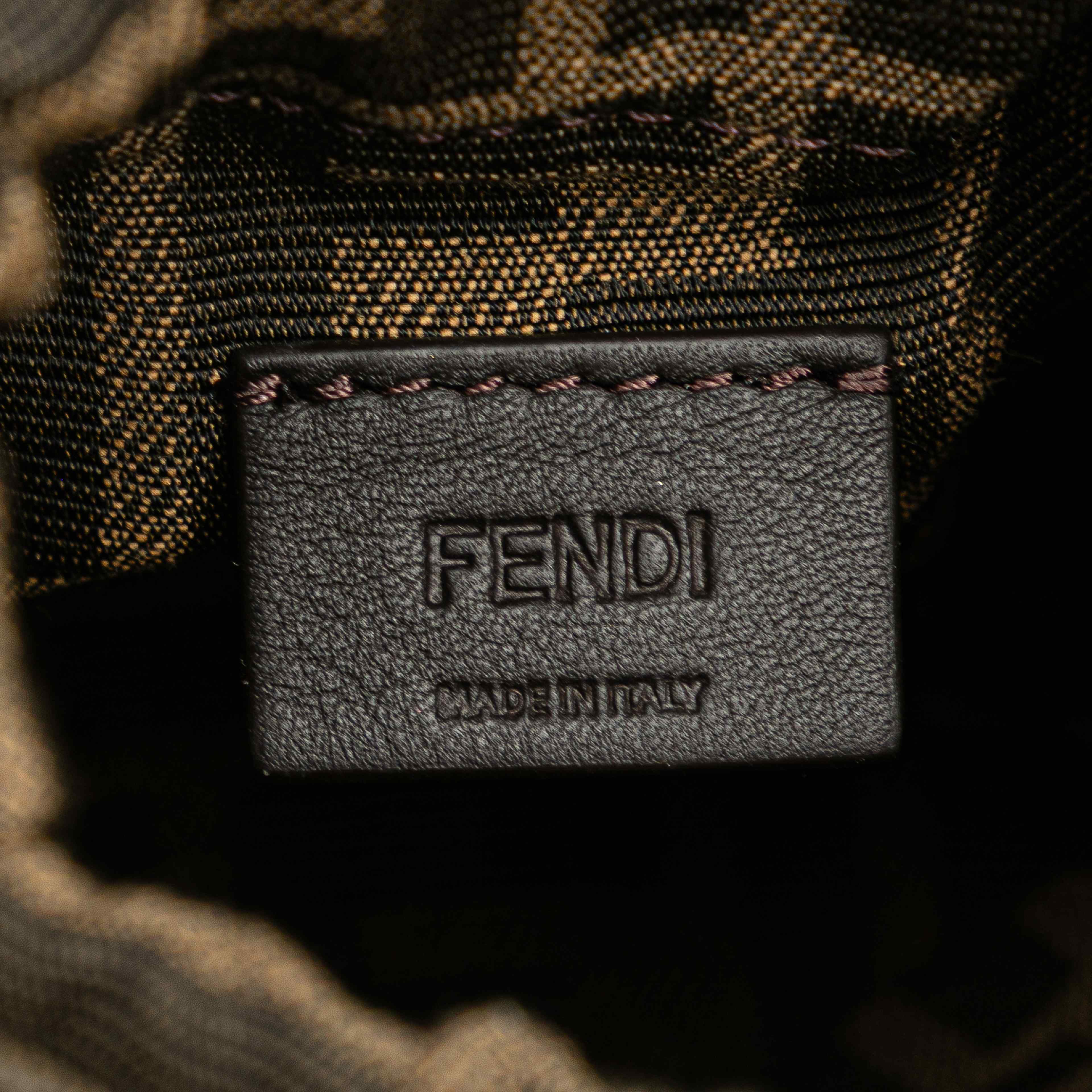 Fendi Nano Zucca Straw And Canvas Step Out Bag, från Luxclusif, i färgen brown. Klicka för att öppna bilden i stort format