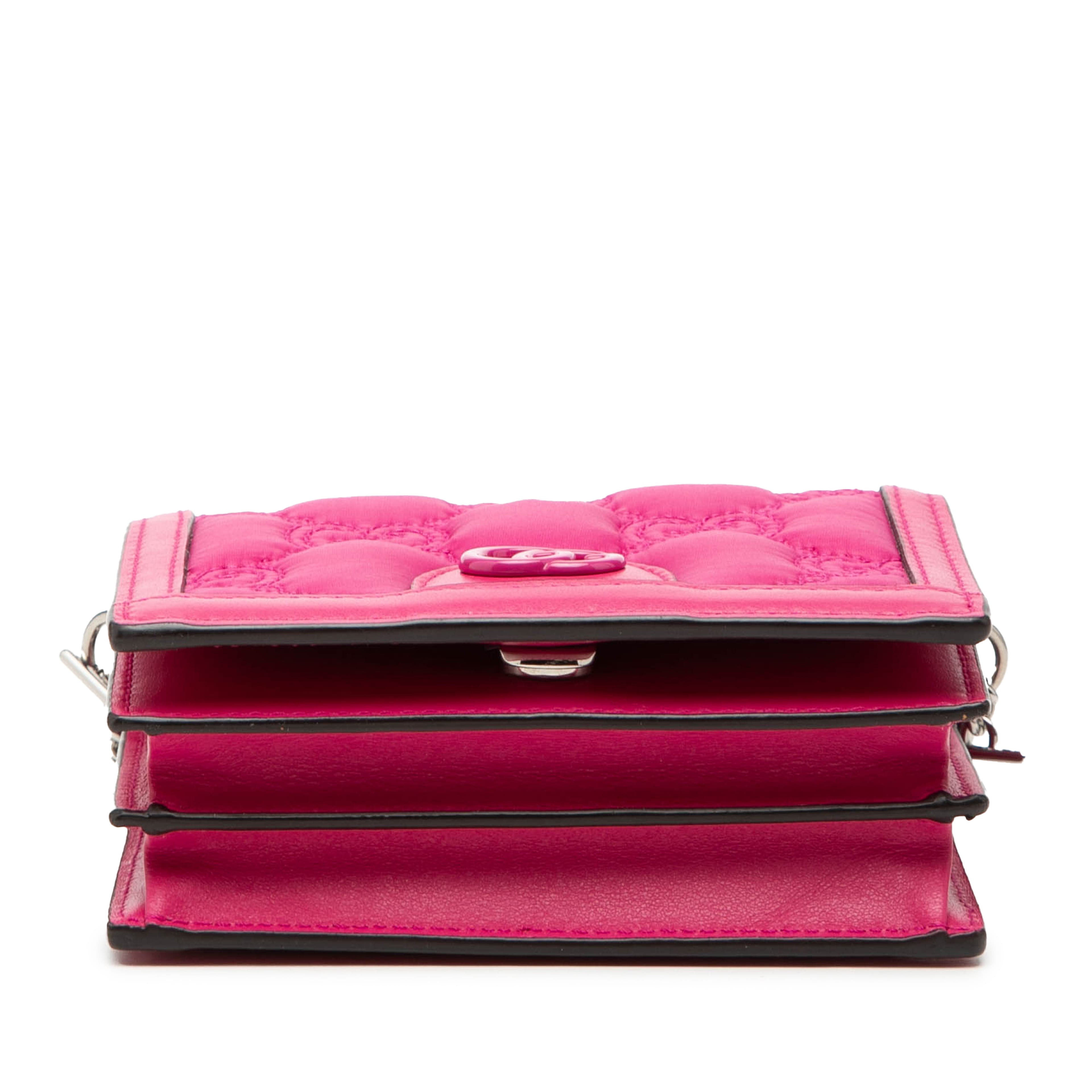 Gucci Mini Gg Embossed Leather Satchel, från Luxclusif, i färgen rosa. Klicka för att öppna bilden i stort format