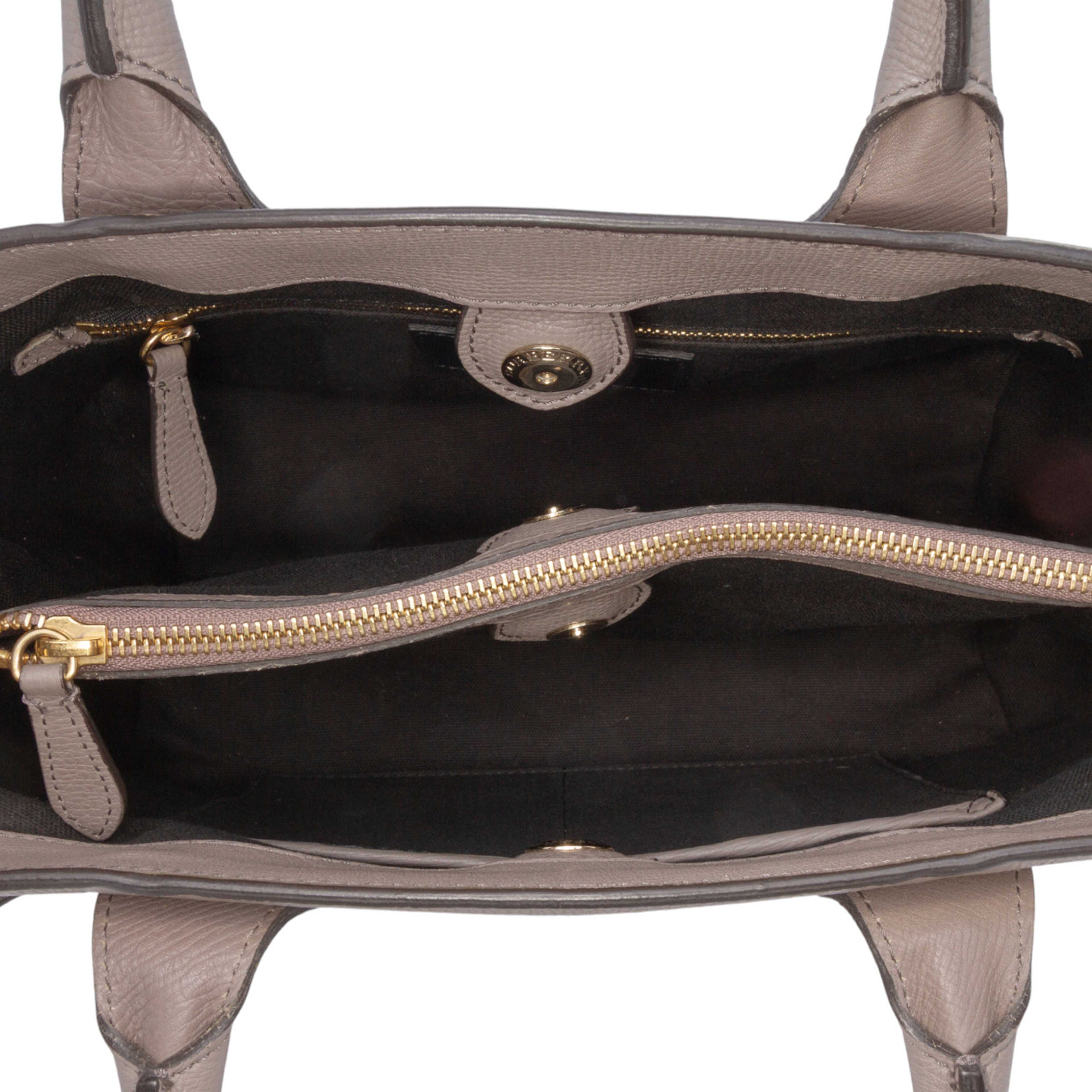 Burberry Medium Leather And House Check Banner Satchel, från Luxclusif, i färgen taupe. Klicka för att öppna bilden i stort format