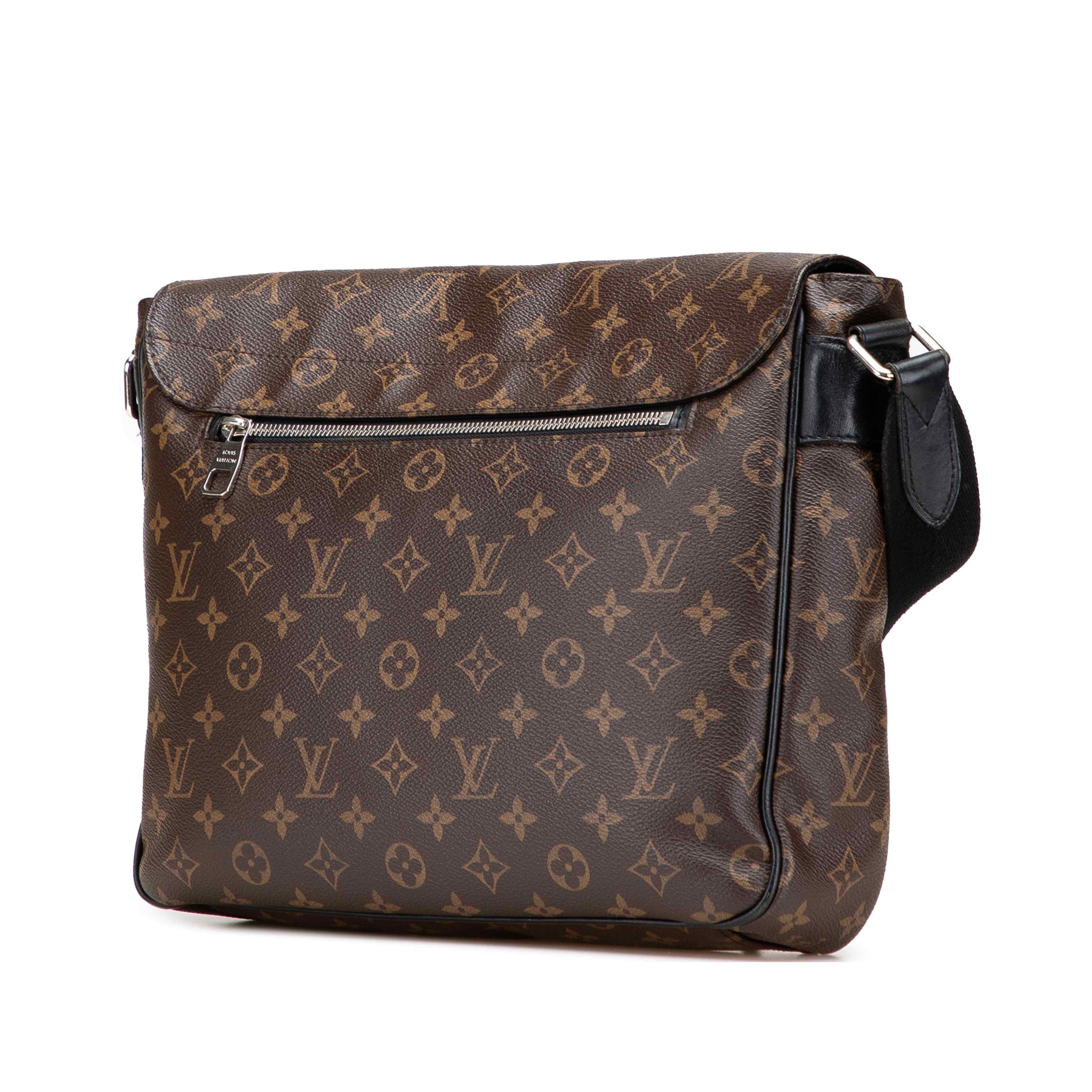 Louis Vuitton Monogram Macassar Christopher Messenger, från Luxclusif, i färgen brown. Klicka för att öppna bilden i stort format