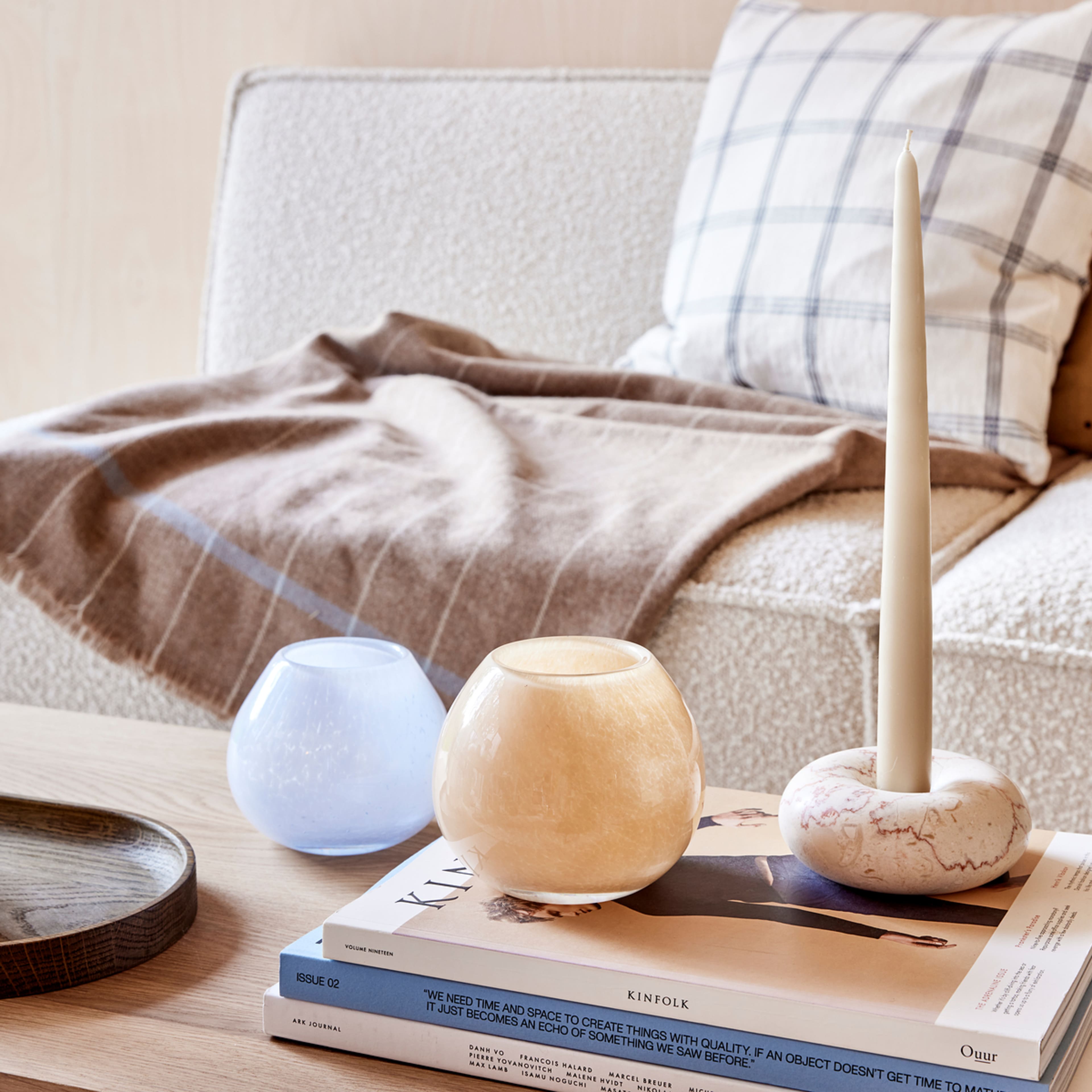 Savi Marble Candleholder, från OYOY Living, i färgen offwhite. Klicka för att öppna bilden i stort format