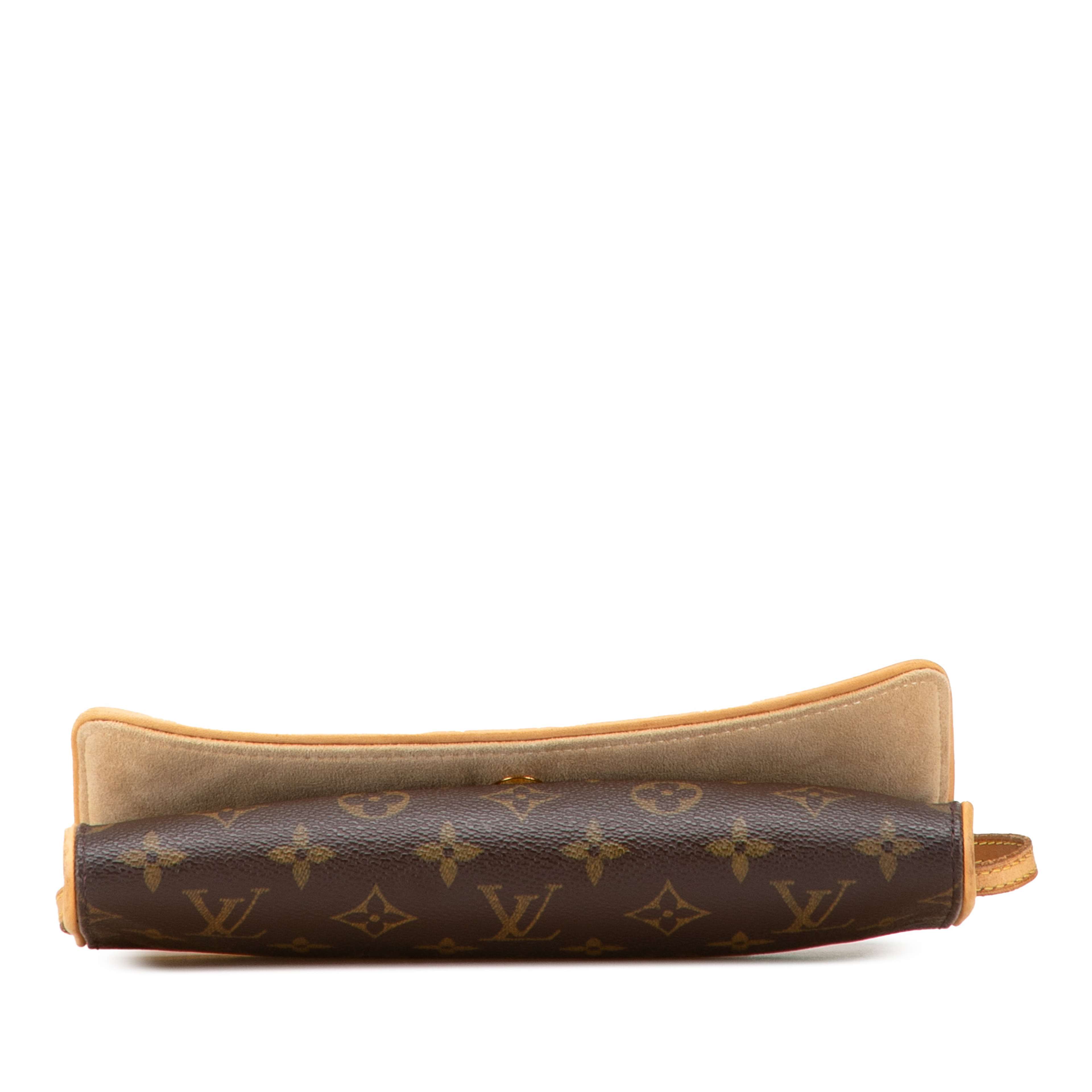 Louis Vuitton Monogram Pochette Twin Gm, från Luxclusif, i färgen brown. Klicka för att öppna bilden i stort format