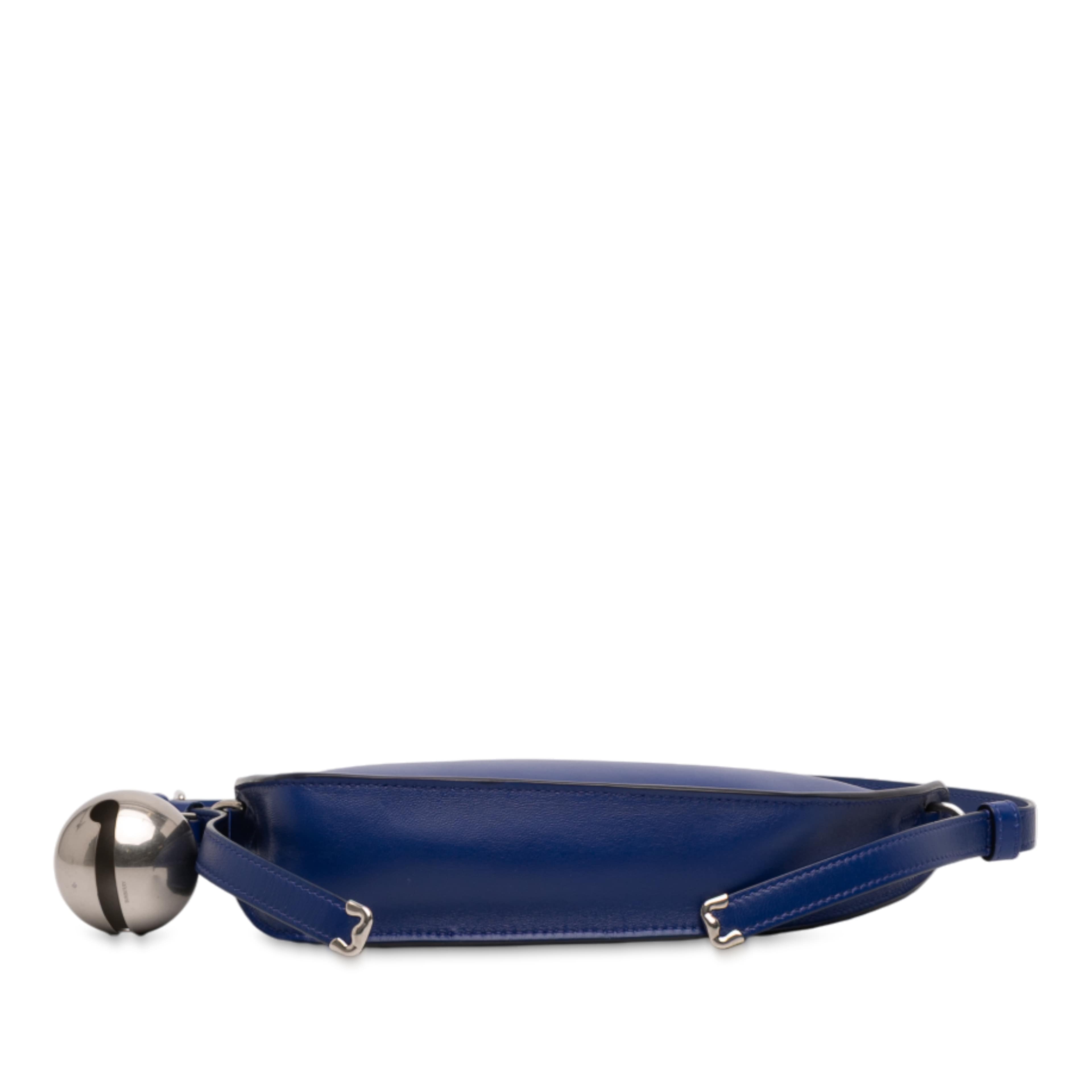 Burberry Mini Lambskin Shield Shoulder Bag, från Luxclusif, i färgen dark blue. Klicka för att öppna bilden i stort format