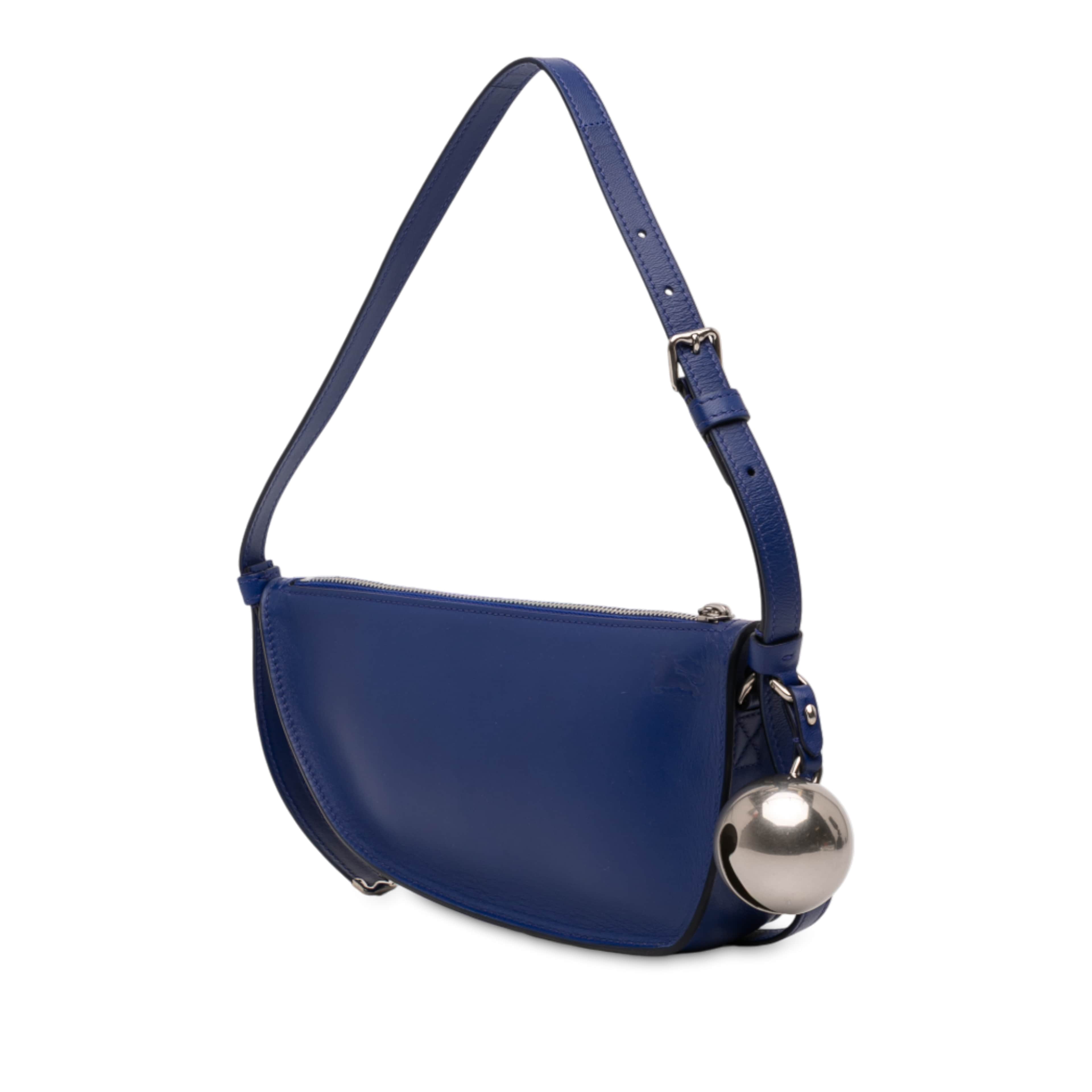Burberry Mini Lambskin Shield Shoulder Bag, från Luxclusif, i färgen dark blue. Klicka för att öppna bilden i stort format