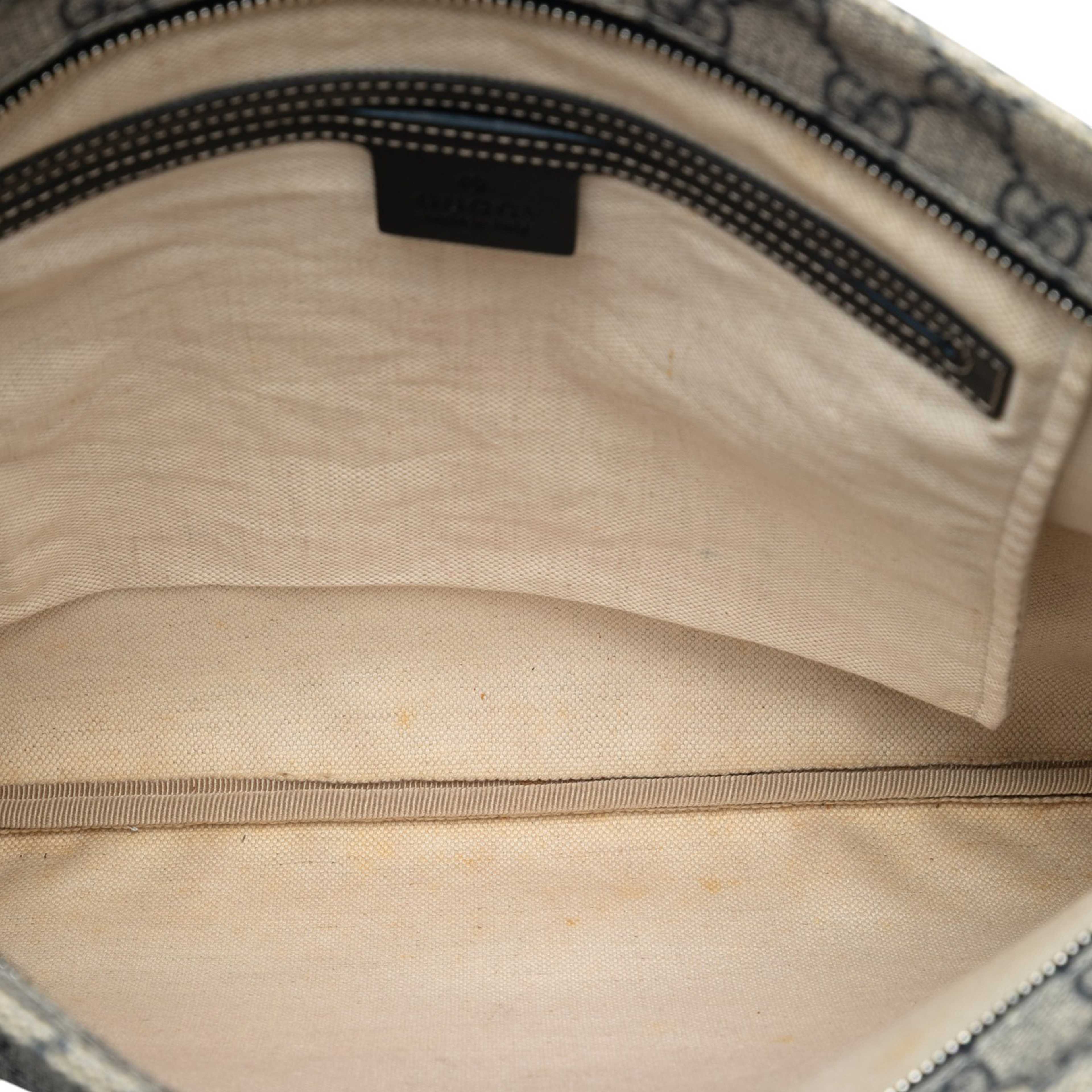 Gucci Gg Supreme Crossbody, från Luxclusif, i färgen beige. Klicka för att öppna bilden i stort format