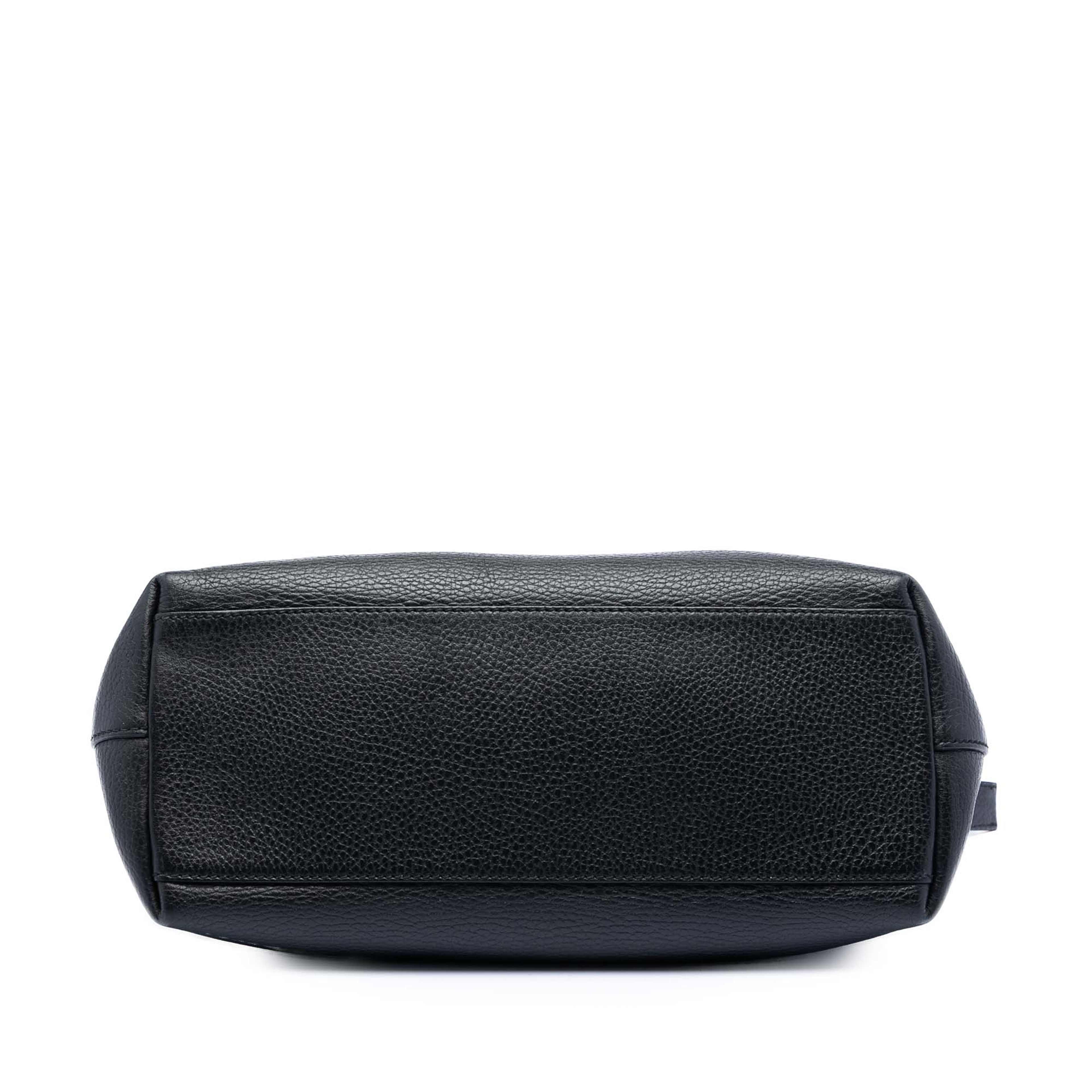 Gucci Dollar Calfskin Gg Charm Satchel, från Luxclusif, i färgen black. Klicka för att öppna bilden i stort format