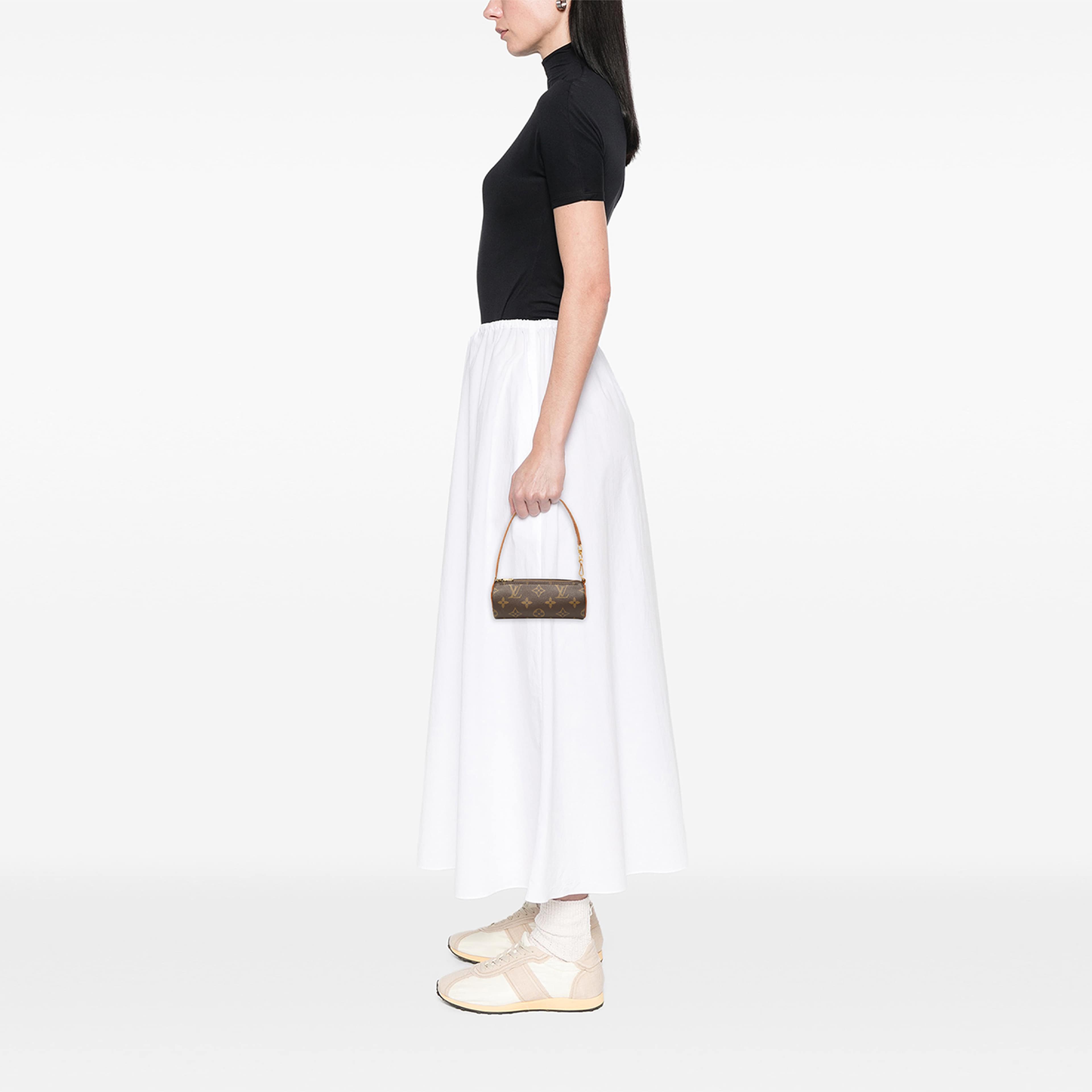 Louis Vuitton Monogram Papillon Pochette, från Luxclusif, i färgen brun. Klicka för att öppna bilden i stort format