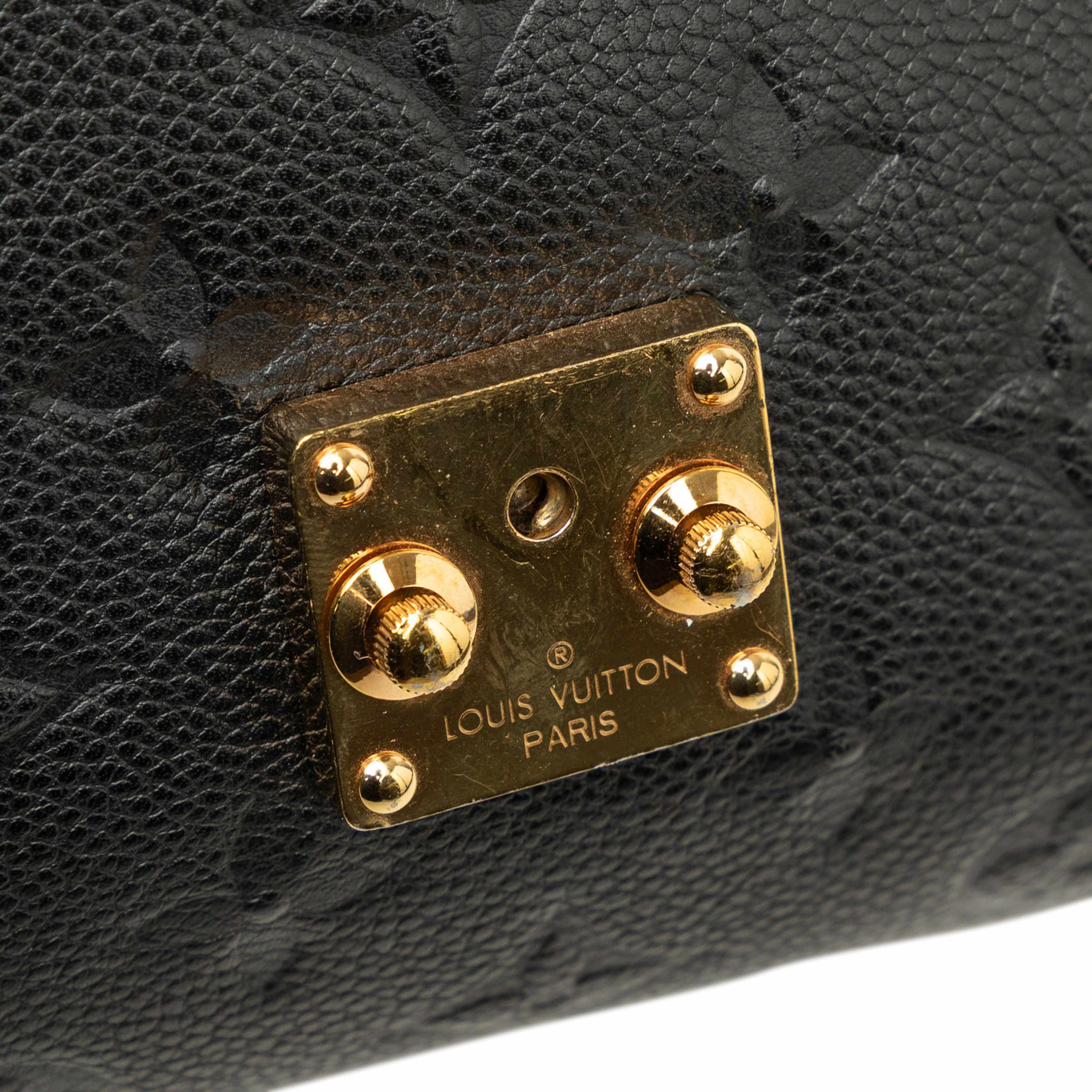 Louis Vuitton Monogram Empreinte Pochette Metis, från Luxclusif, i färgen svart. Klicka för att öppna bilden i stort format