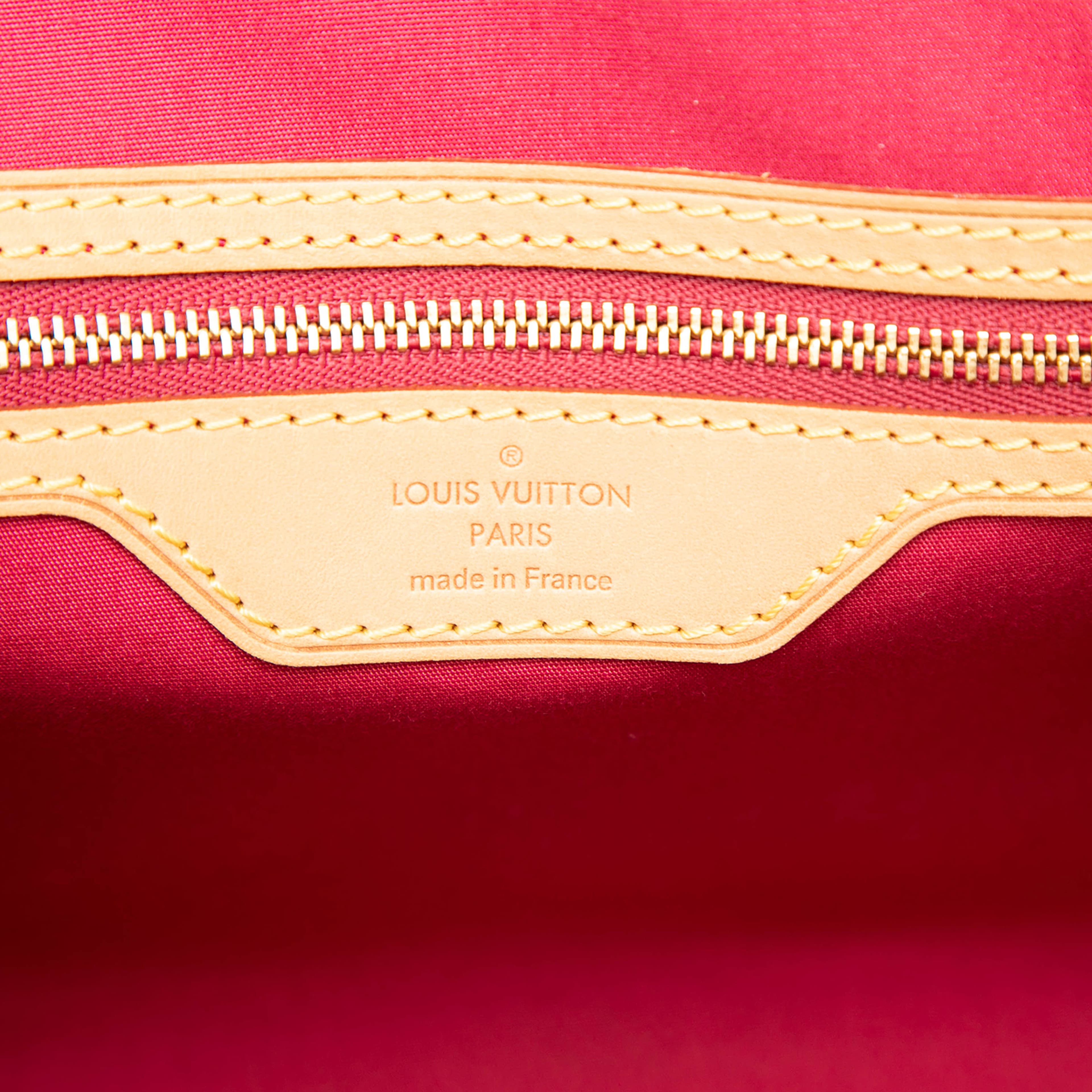 Louis Vuitton Monogram Vernis Brea Mm, från Luxclusif, i färgen red. Klicka för att öppna bilden i stort format