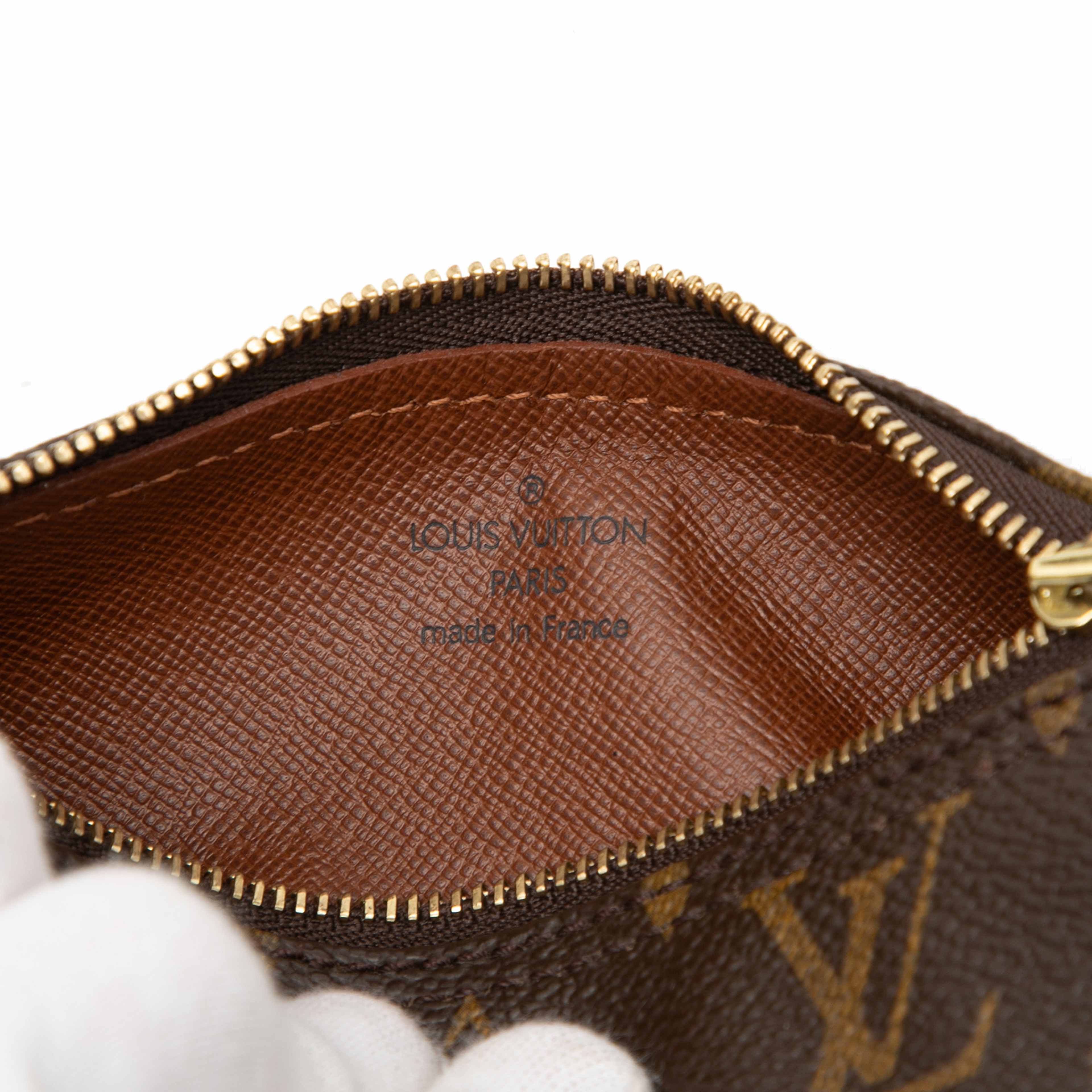 Louis Vuitton Monogram Papillon Pochette, från Luxclusif, i färgen brown. Klicka för att öppna bilden i stort format