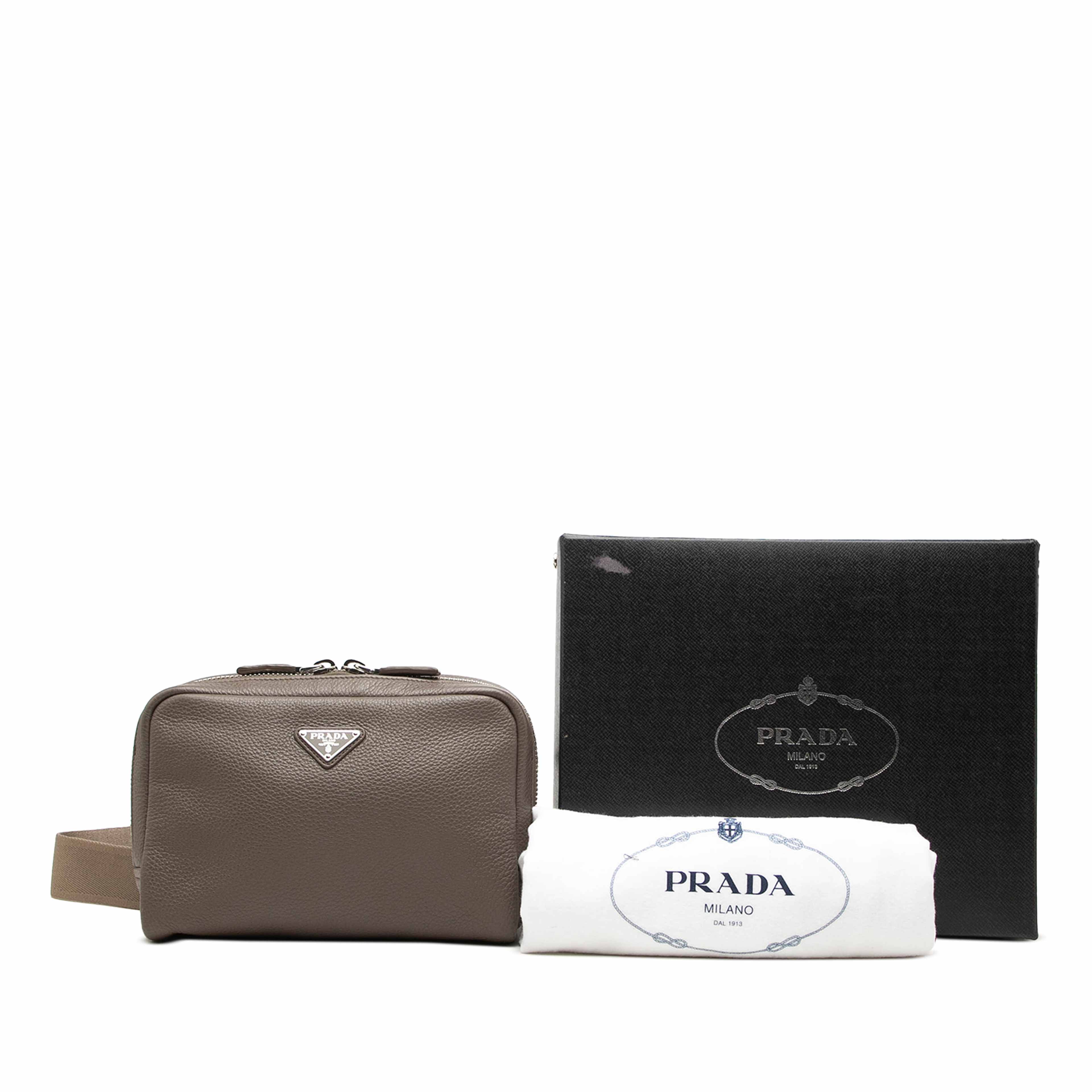 Prada Vitello Daino Zip Belt Bag, från Luxclusif, i färgen brun. Klicka för att öppna bilden i stort format