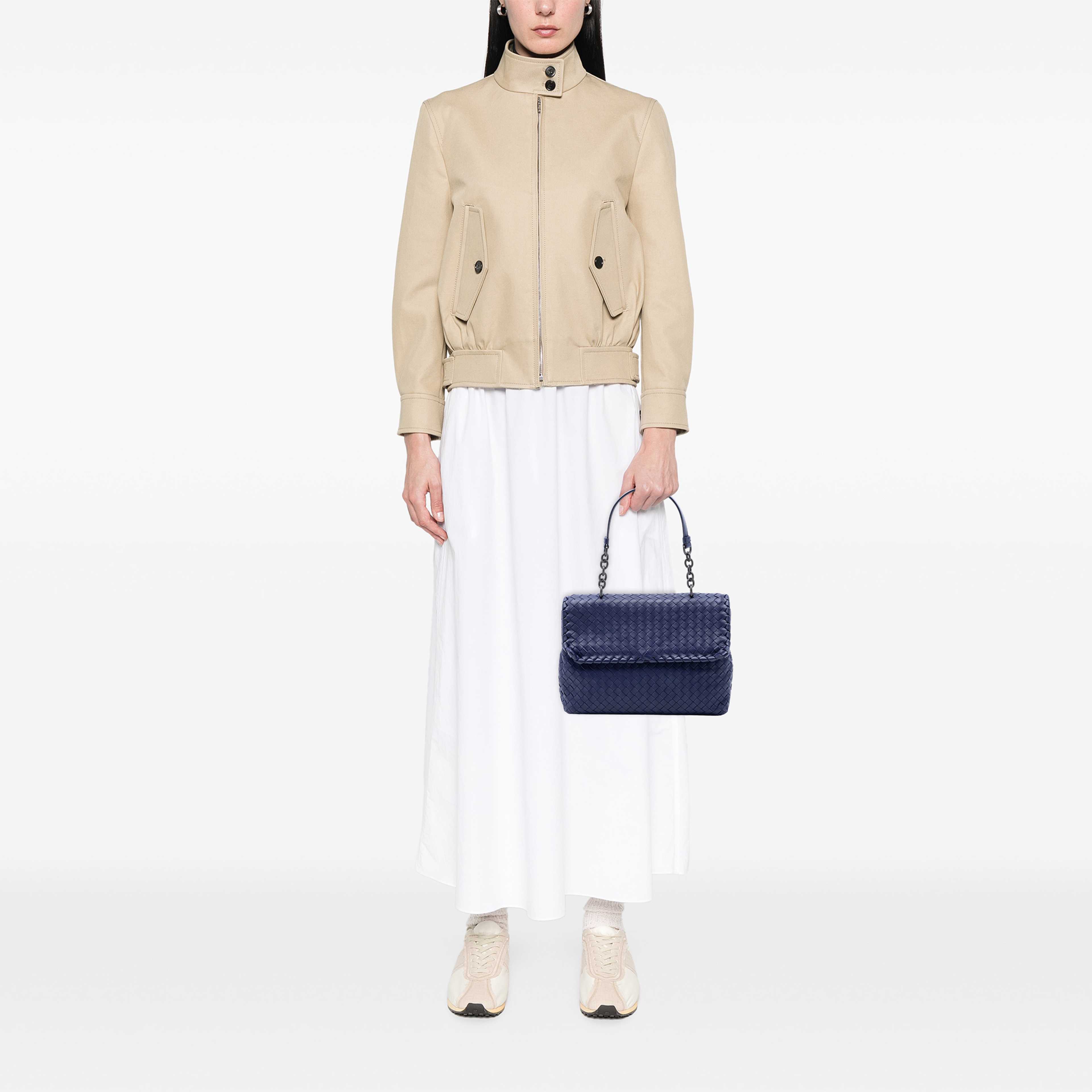 Bottega Veneta Medium Nappa Intrecciato Olimpia Shoulder Bag, från Luxclusif, i färgen blå. Klicka för att öppna bilden i stort format