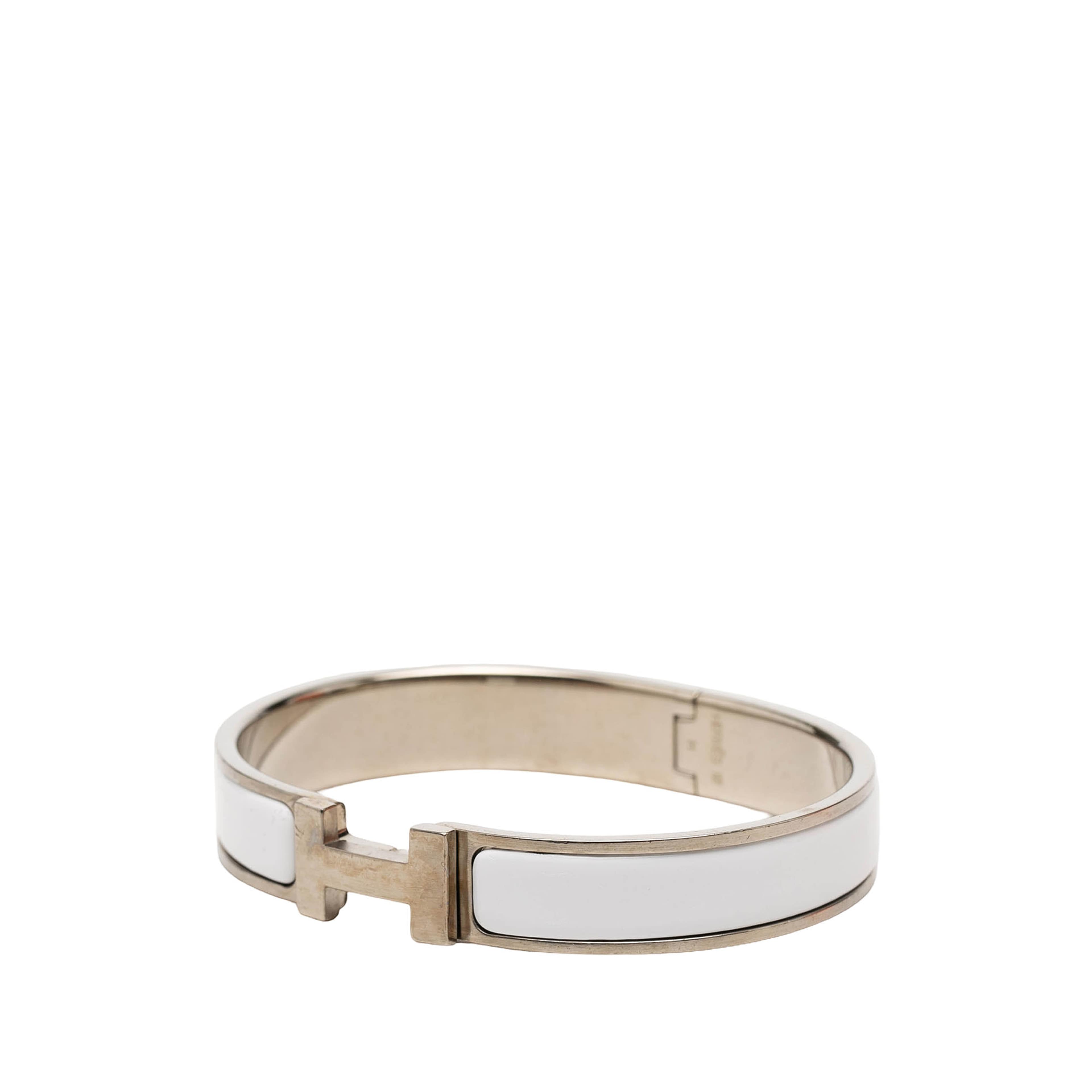 Hermès Narrow Enamel Clic H Bracelet Gm, från Luxclusif, i färgen vit. Klicka för att öppna bilden i stort format