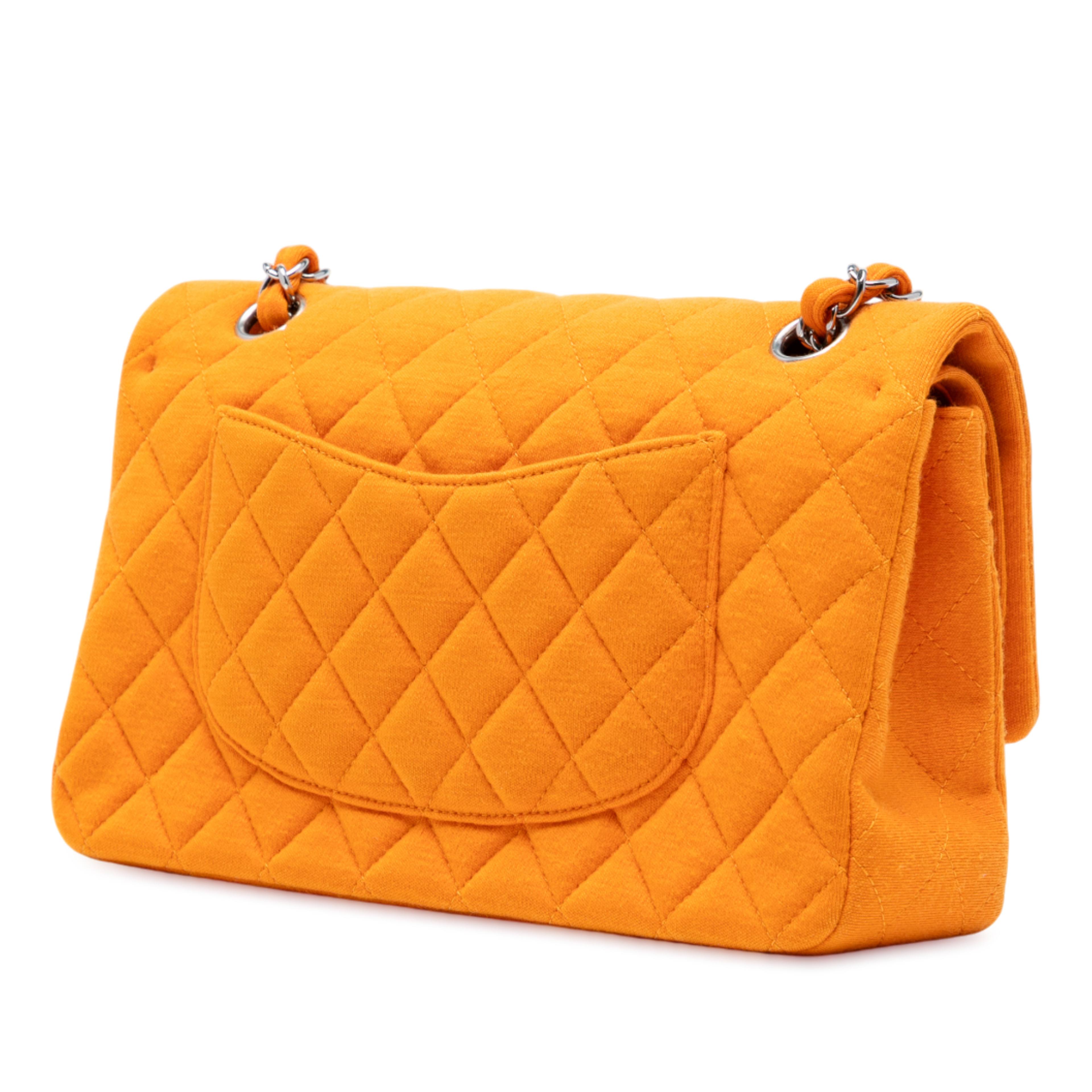 Chanel Medium Classic Jersey Double Flap, från Luxclusif, i färgen orange. Klicka för att öppna bilden i stort format