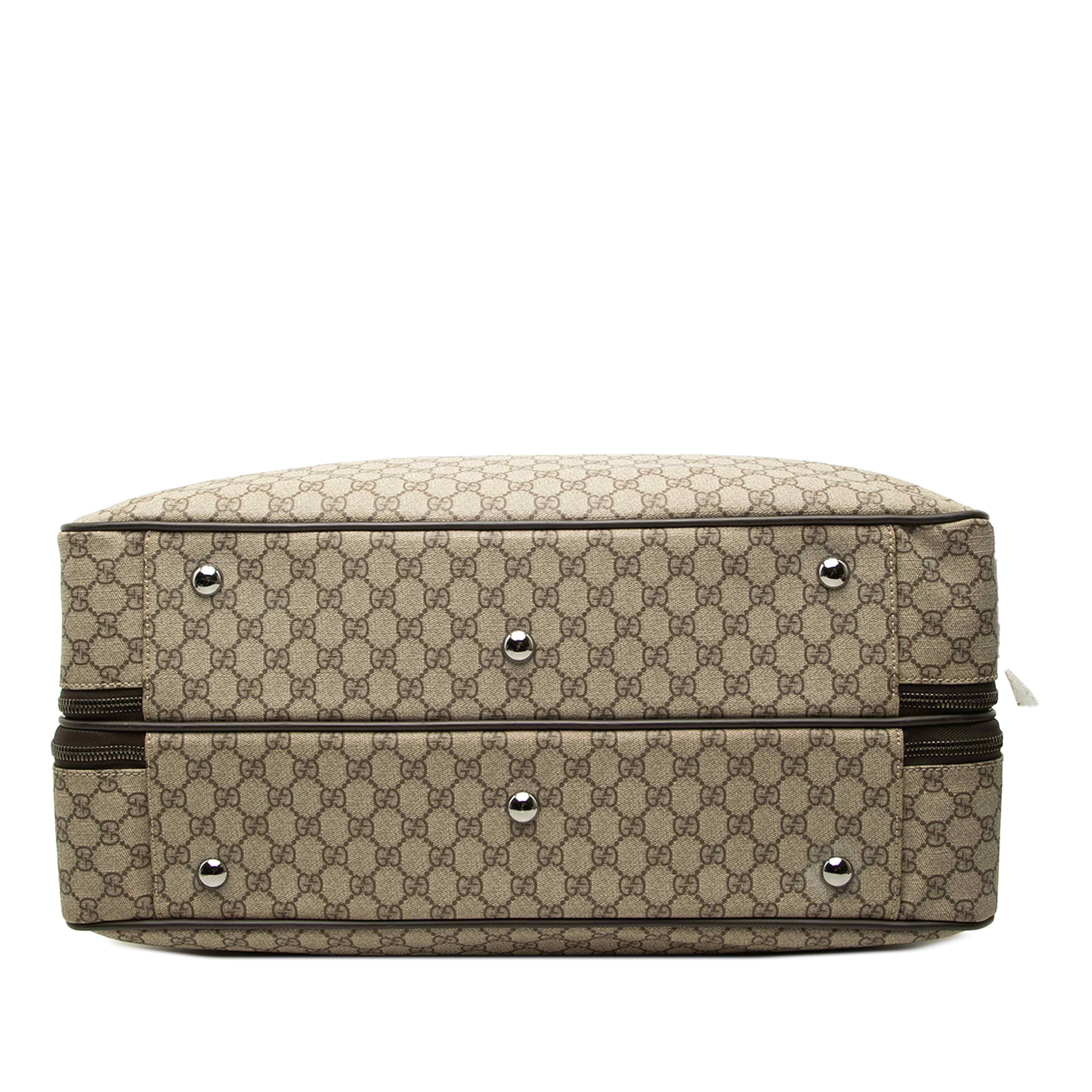 Gucci Gg Supreme Double Zip Travel Bag, från Luxclusif, i färgen beige. Klicka för att öppna bilden i stort format