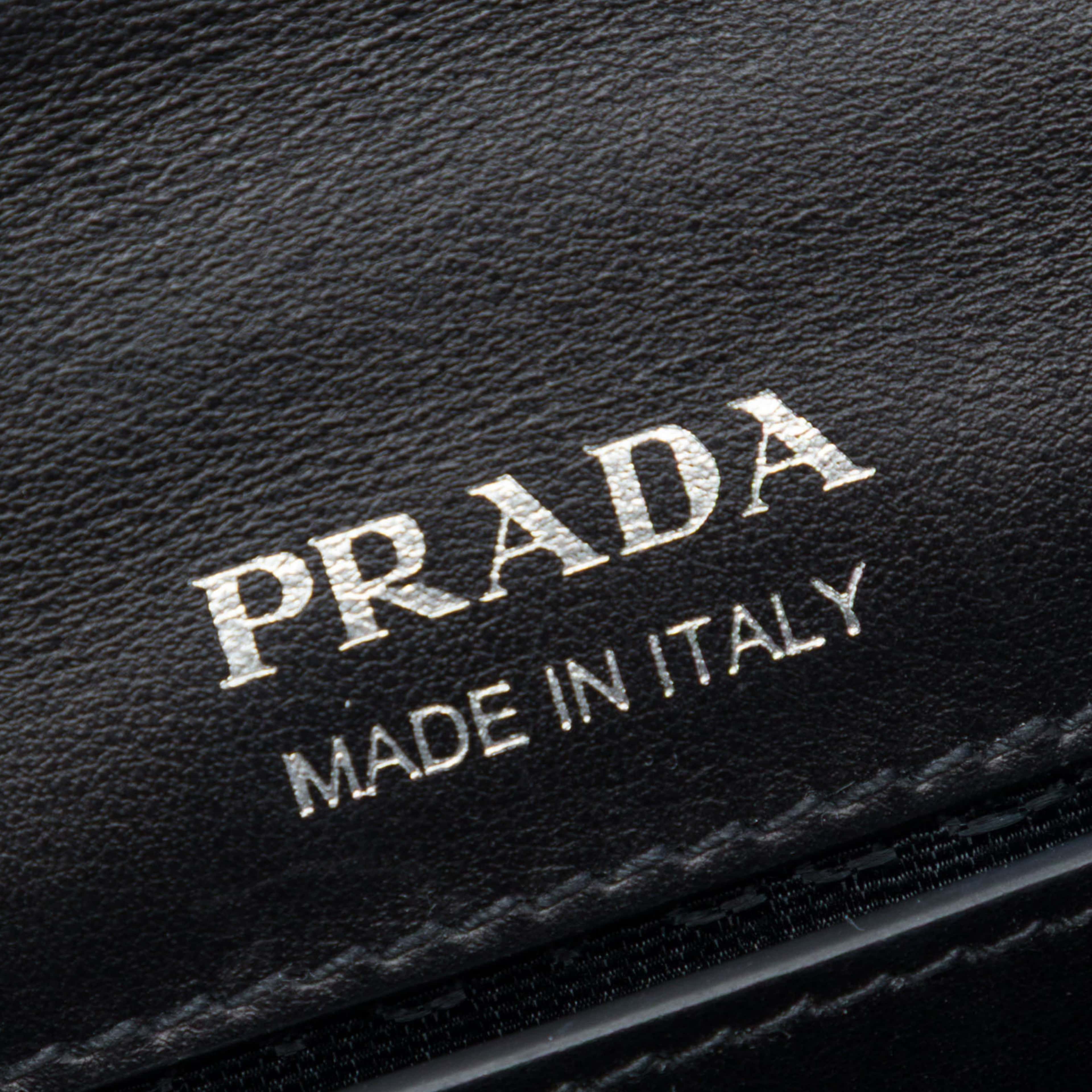 Prada City Calf Crystal Embellished Ribbon Bag, från Luxclusif, i färgen svart. Klicka för att öppna bilden i stort format