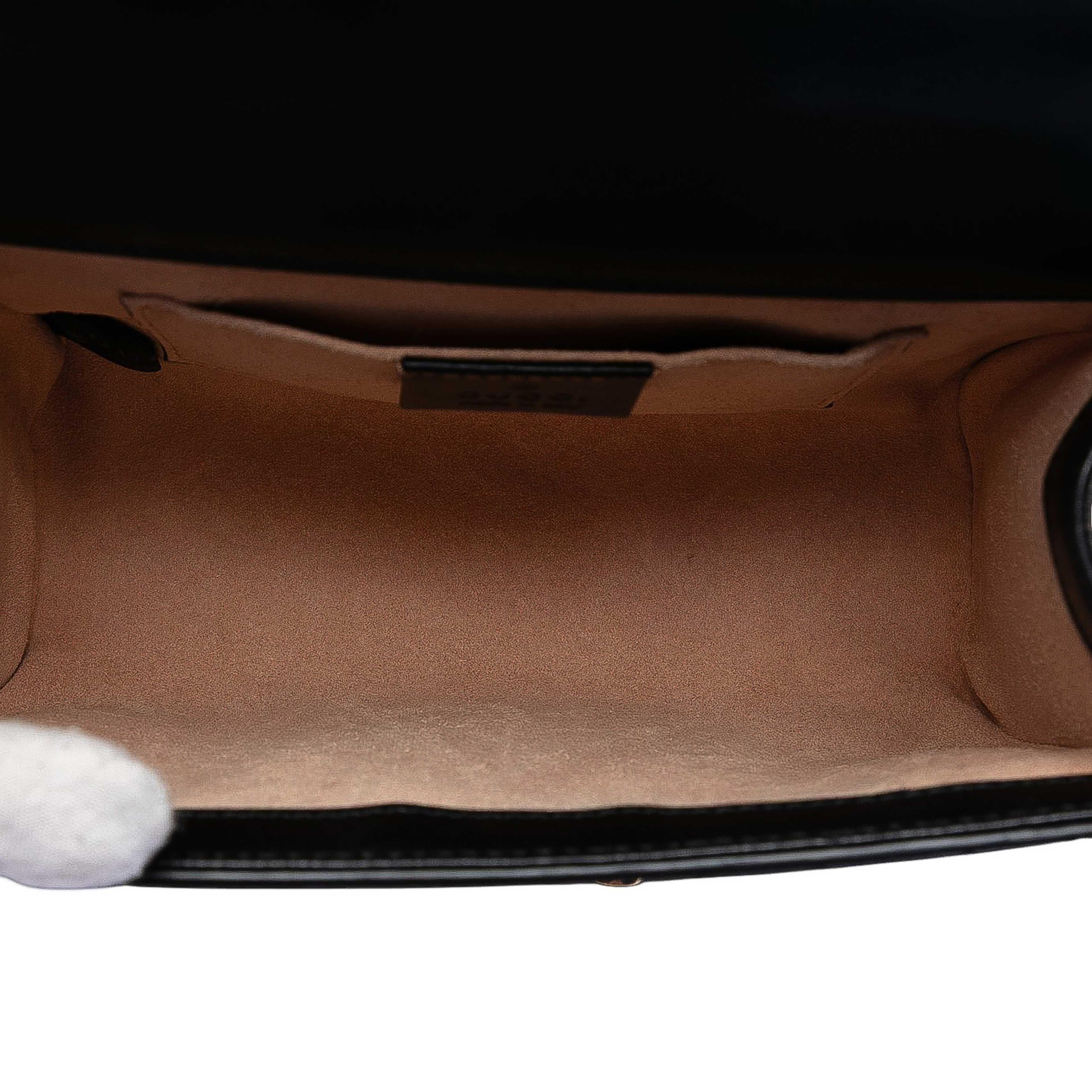 Gucci Small Guccissima Padlock Crossbody, från Luxclusif, i färgen black. Klicka för att öppna bilden i stort format