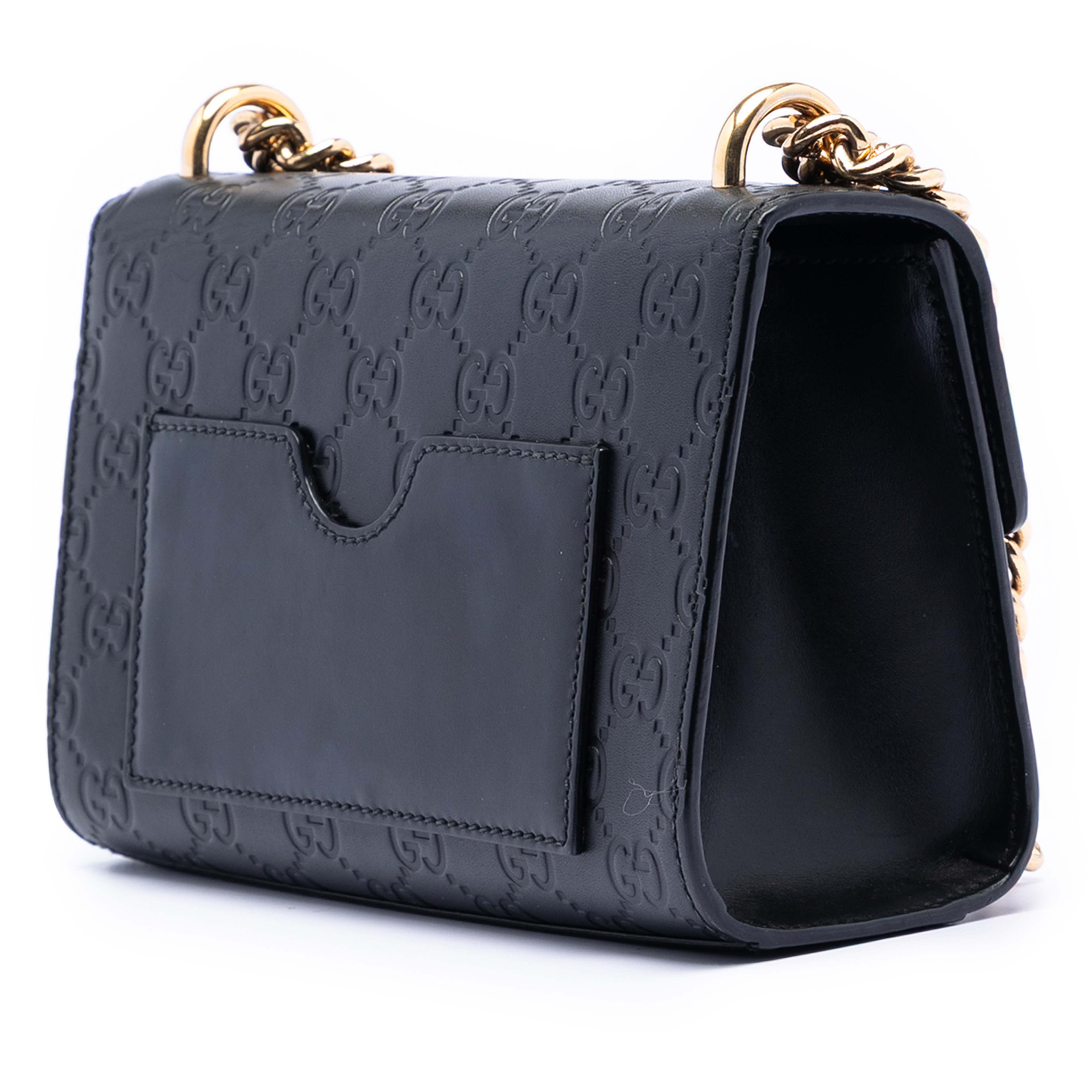 Gucci Small Guccissima Padlock Crossbody, från Luxclusif, i färgen black. Klicka för att öppna bilden i stort format