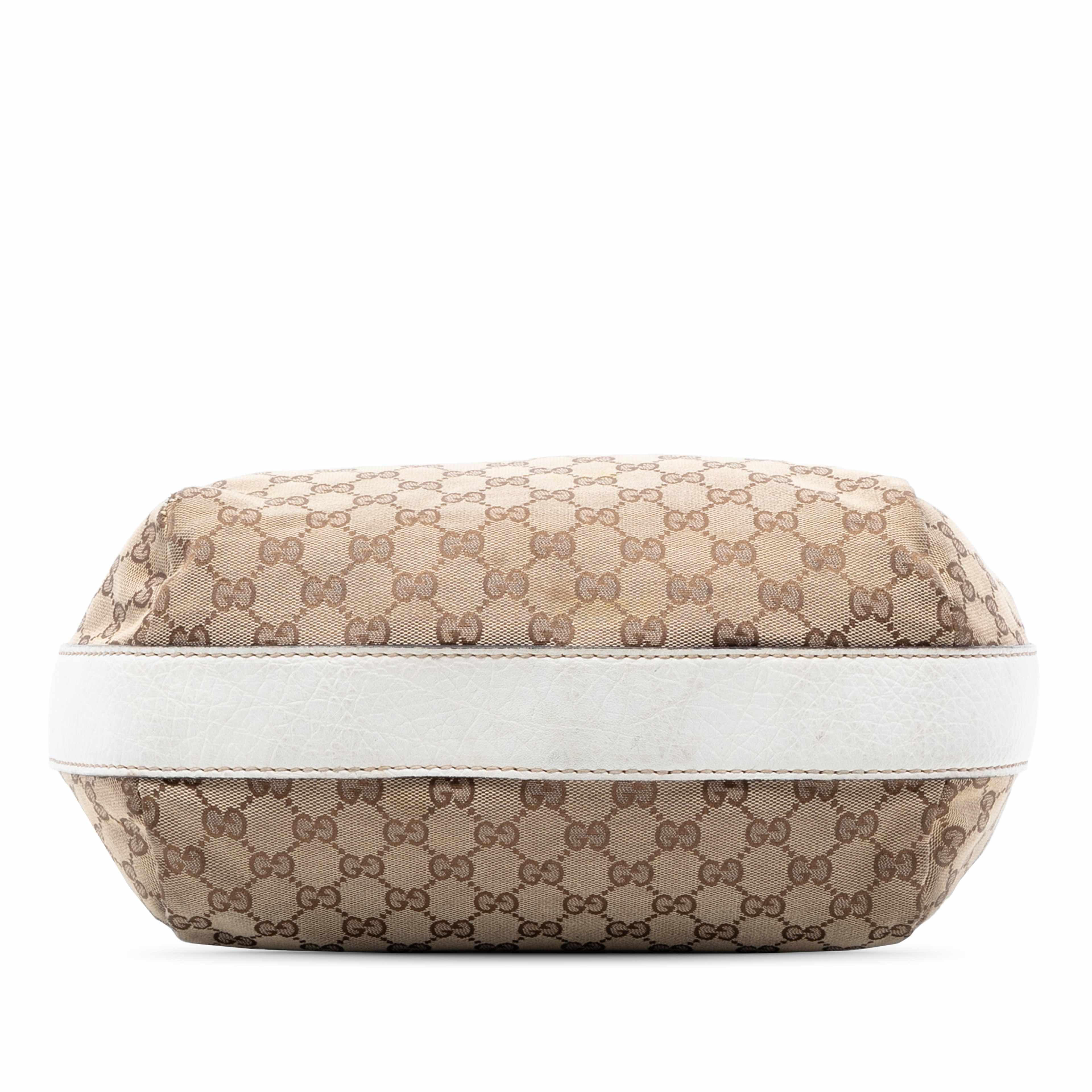 Gucci Gg Canvas Bamboo Bar Hobo, från Luxclusif, i färgen beige. Klicka för att öppna bilden i stort format