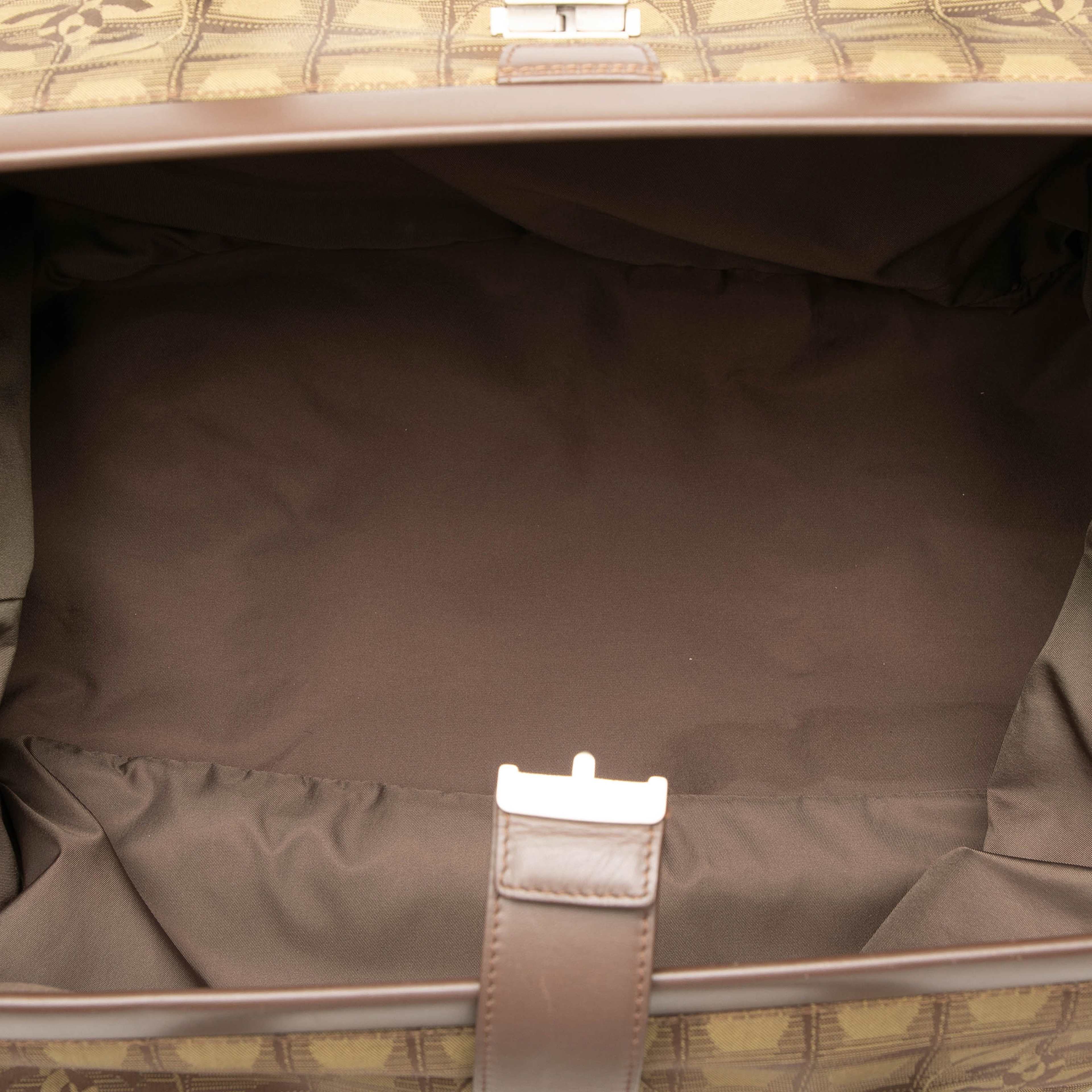 Chanel New Travel Line Nylon Frame Bag, från Luxclusif, i färgen brun. Klicka för att öppna bilden i stort format