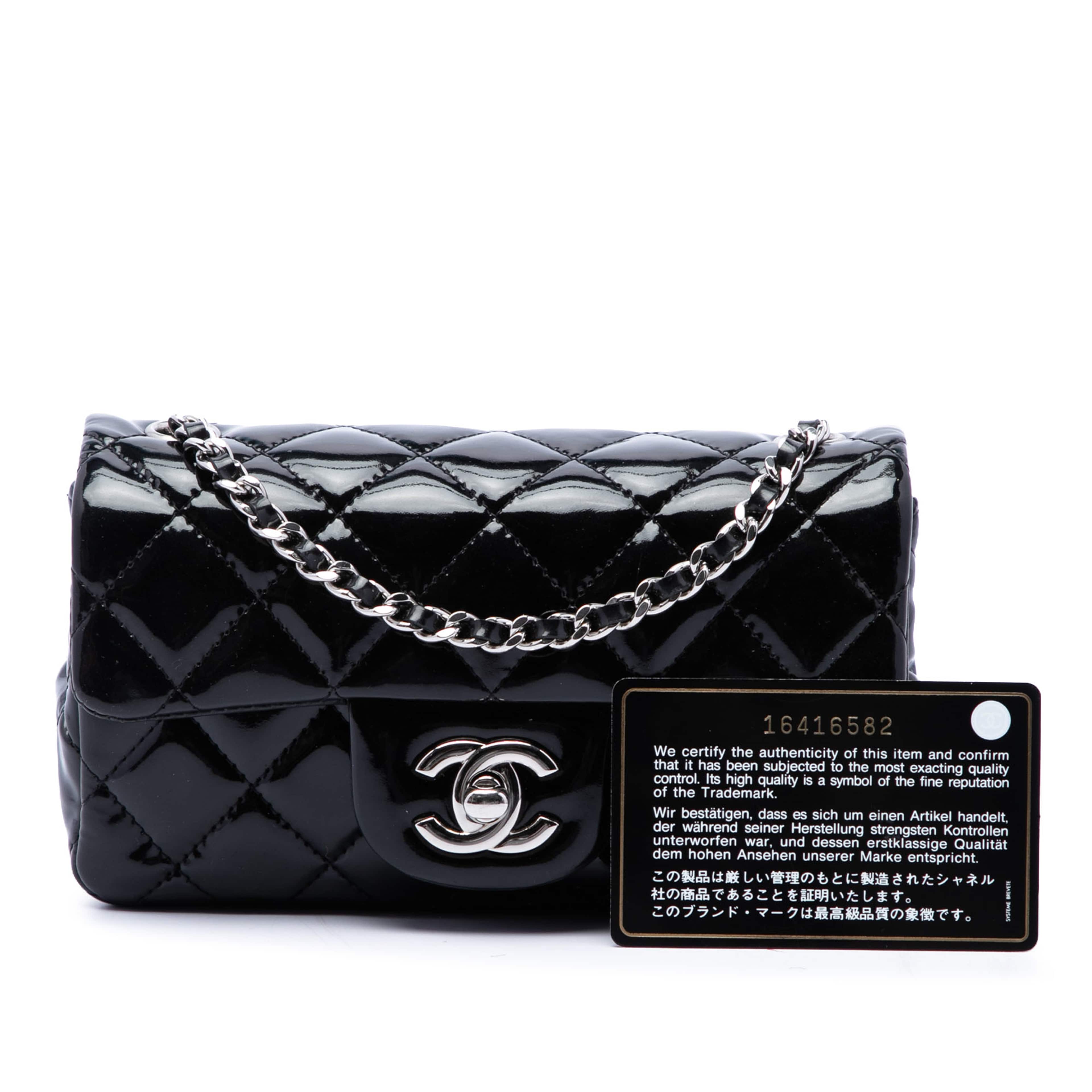 Chanel Extra Mini Rectangular Classic Patent Single Flap, från Luxclusif, i färgen svart. Klicka för att öppna bilden i stort format
