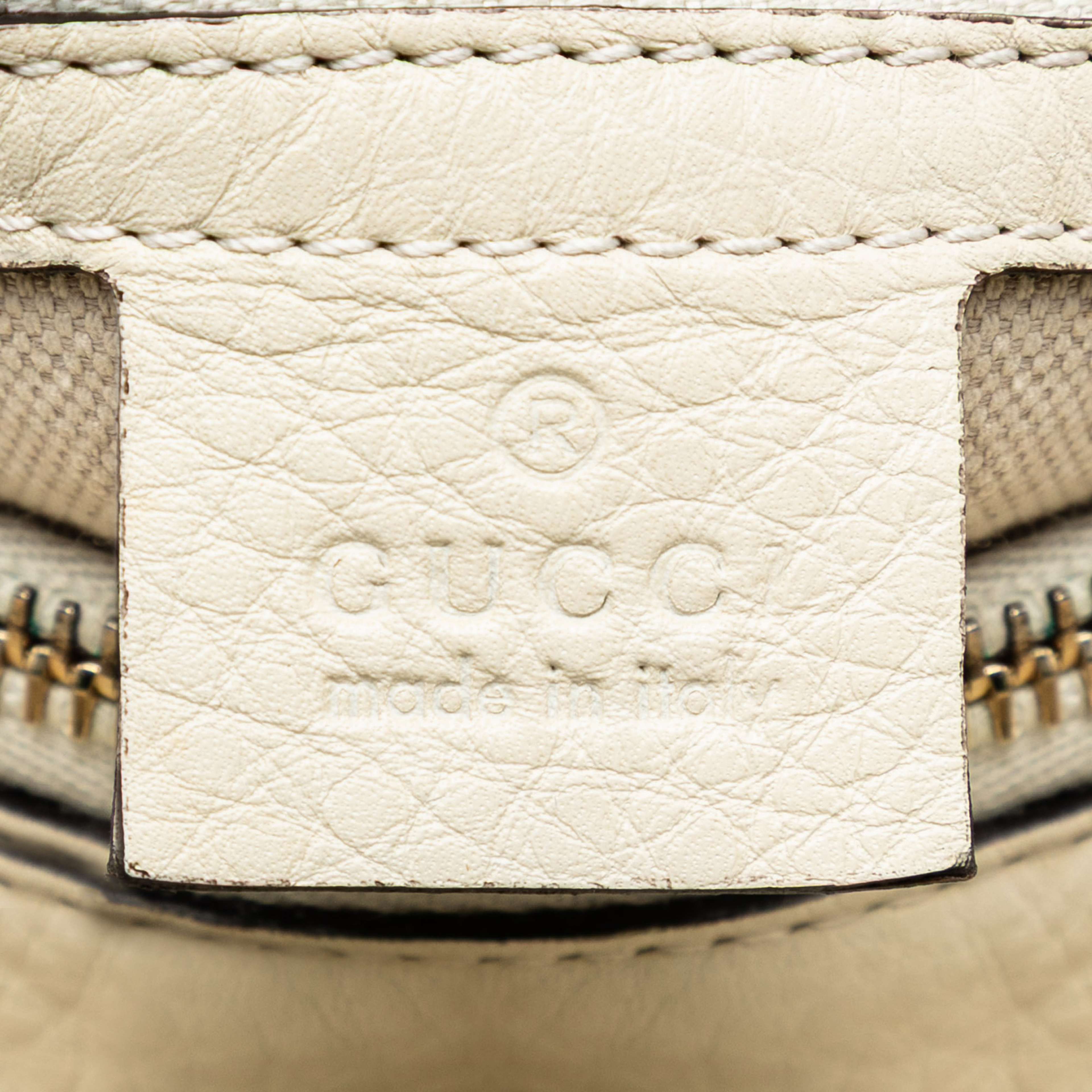 Gucci Large Calfskin Bamboo Shopper Satchel, från Luxclusif, i färgen light beige. Klicka för att öppna bilden i stort format