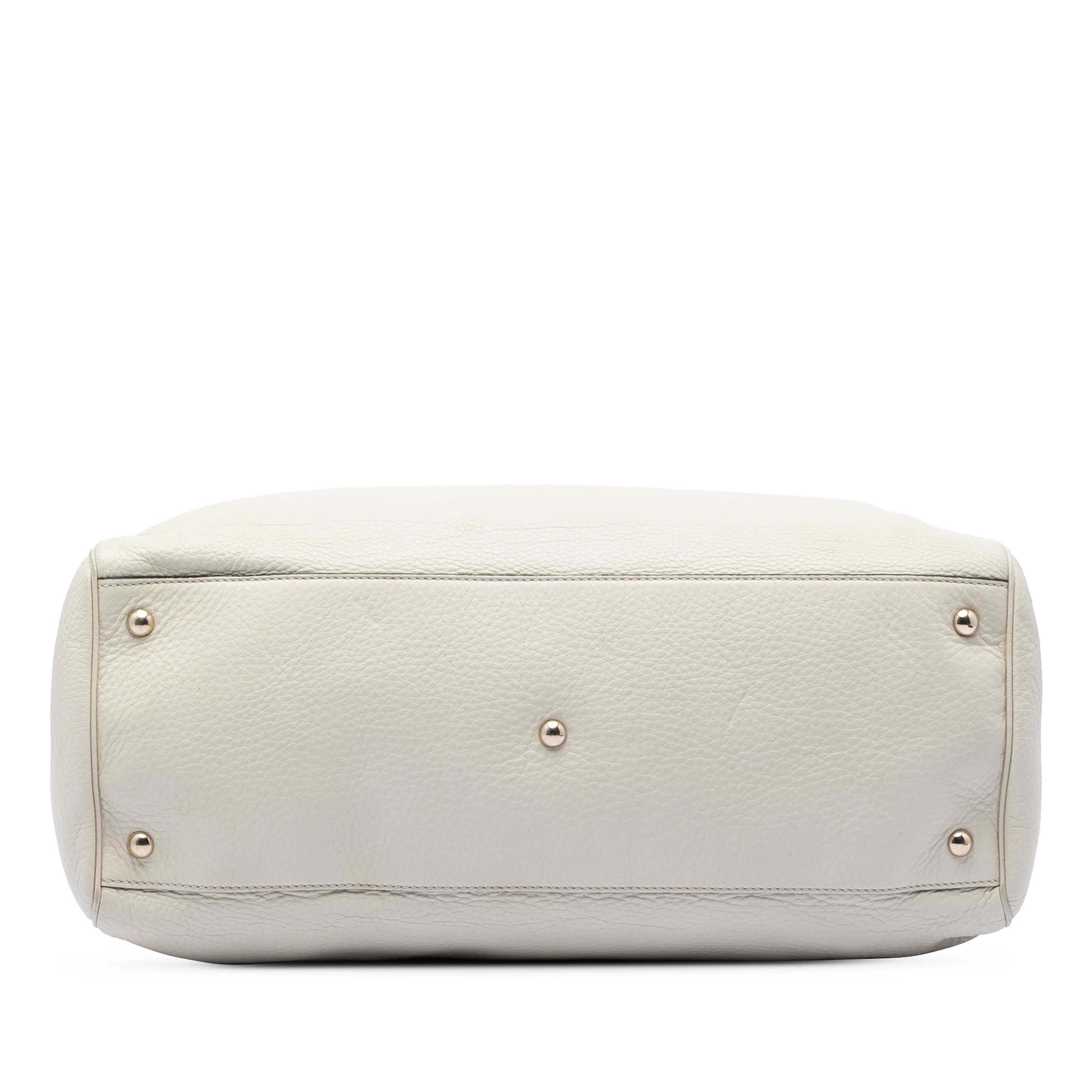Gucci Large Calfskin Bamboo Shopper Satchel, från Luxclusif, i färgen light beige. Klicka för att öppna bilden i stort format