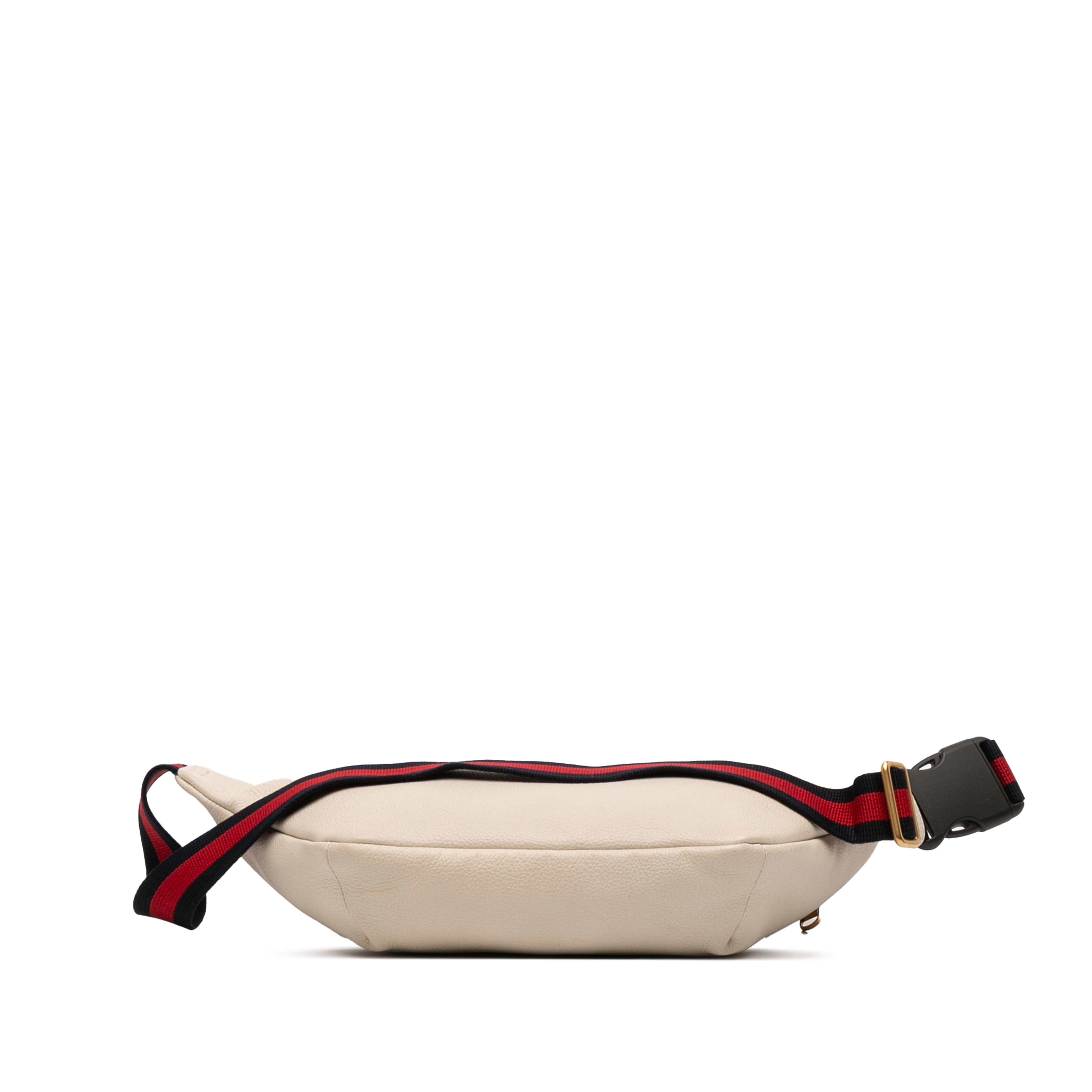 Gucci Leather Logo Belt Bag, från Luxclusif, i färgen white. Klicka för att öppna bilden i stort format