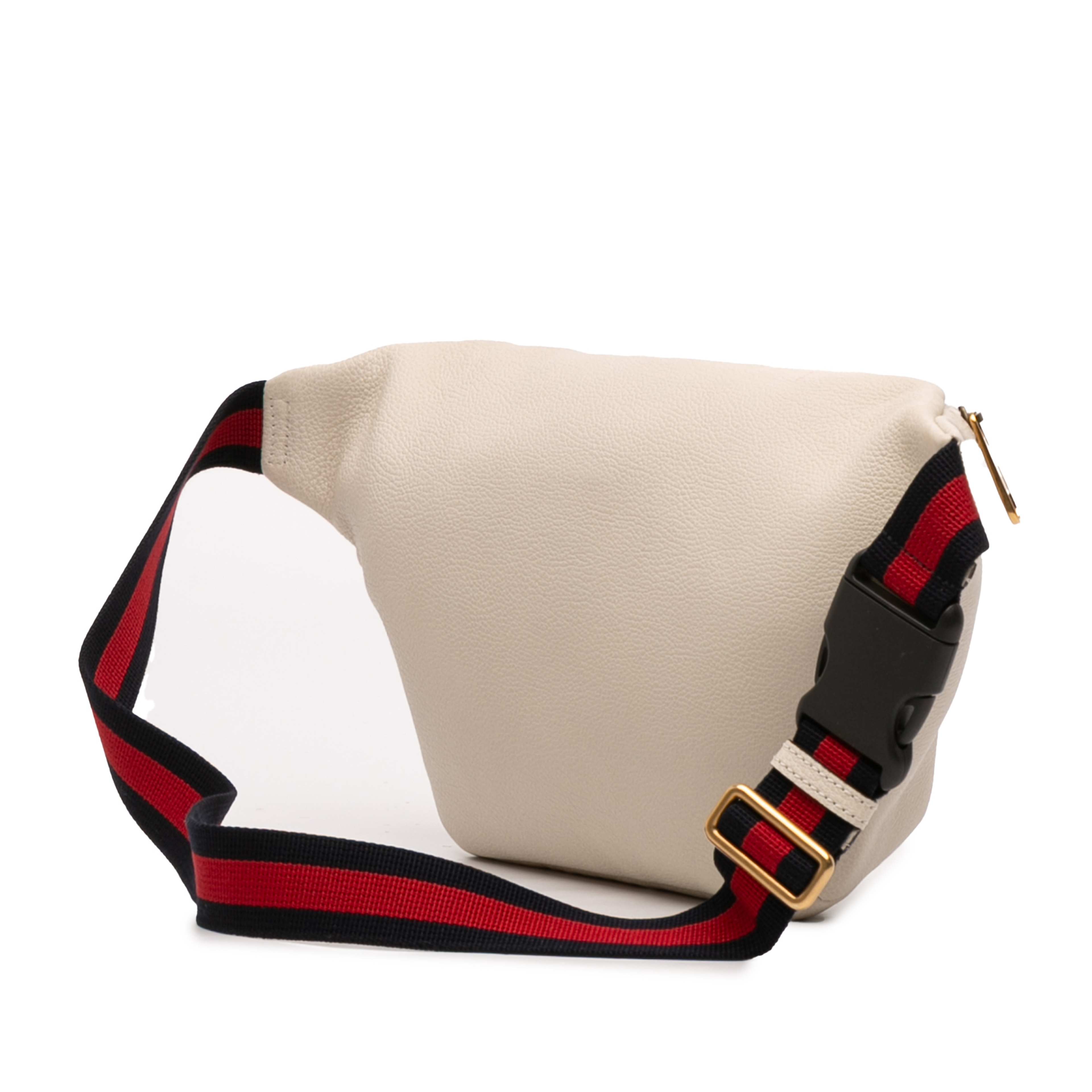 Gucci Leather Logo Belt Bag, från Luxclusif, i färgen white. Klicka för att öppna bilden i stort format