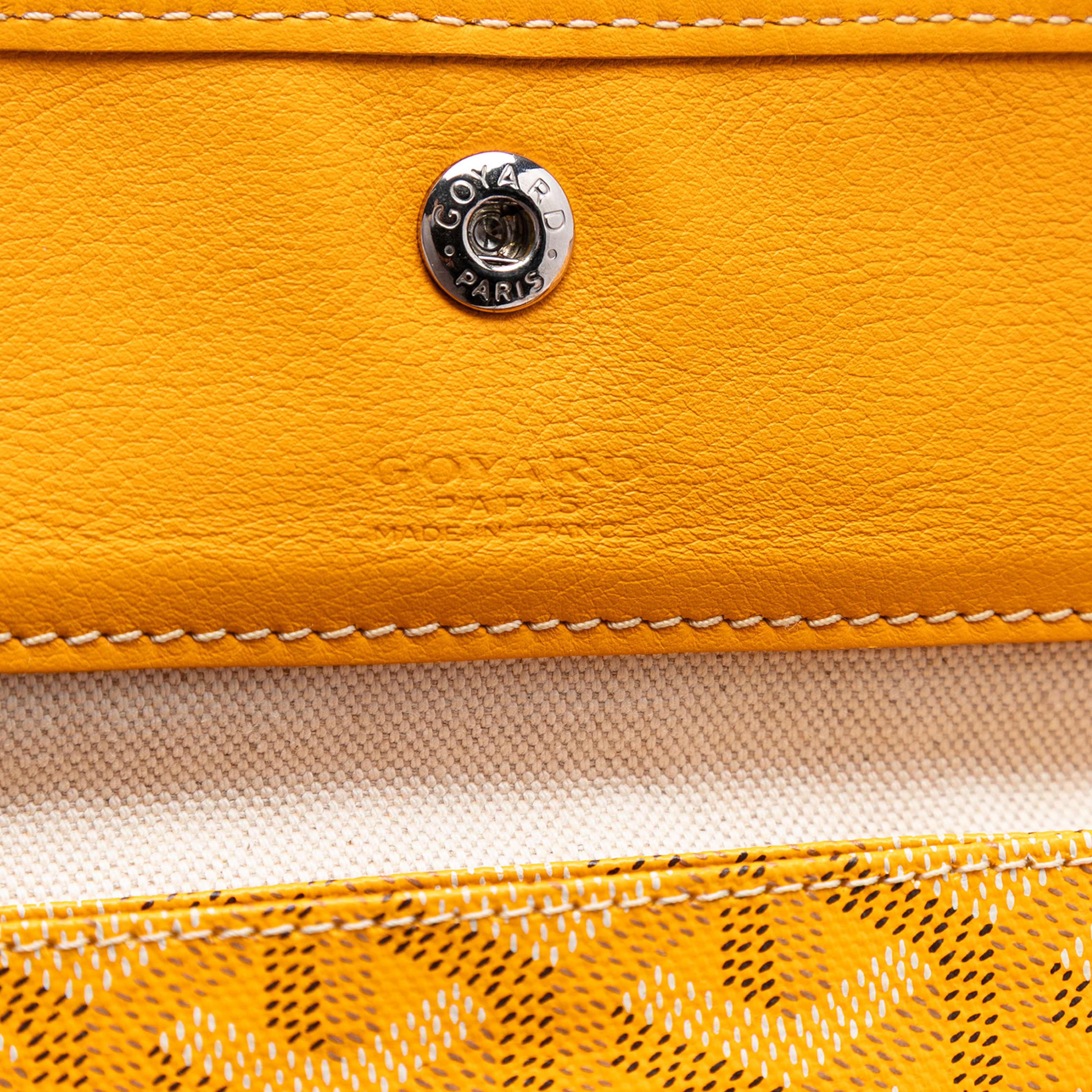 Goyard Goyardine Saint Louis Pm, från Luxclusif, i färgen yellow. Klicka för att öppna bilden i stort format