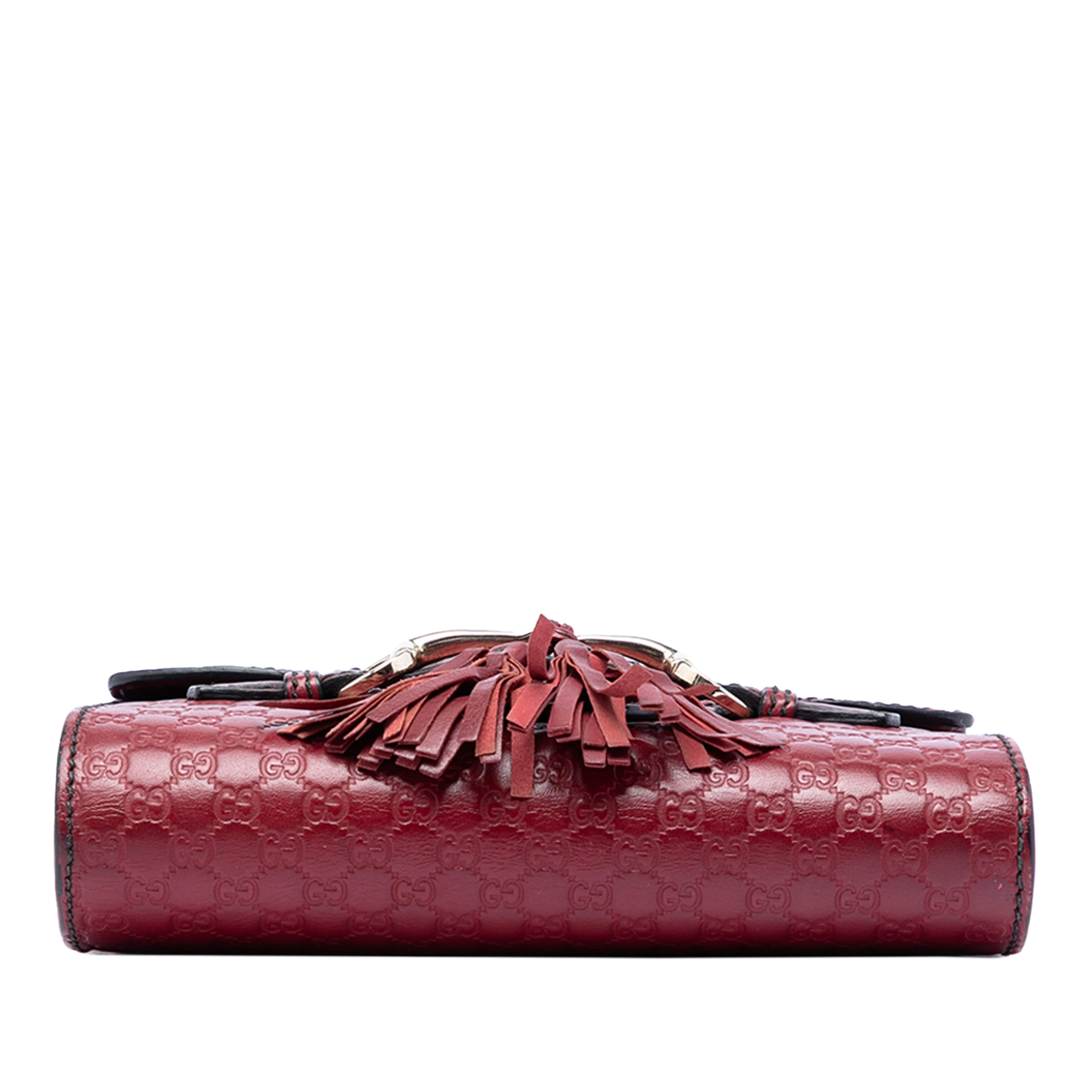 Gucci Mini Microguccissima Emily Crossbody, från Luxclusif, i färgen dark red. Klicka för att öppna bilden i stort format