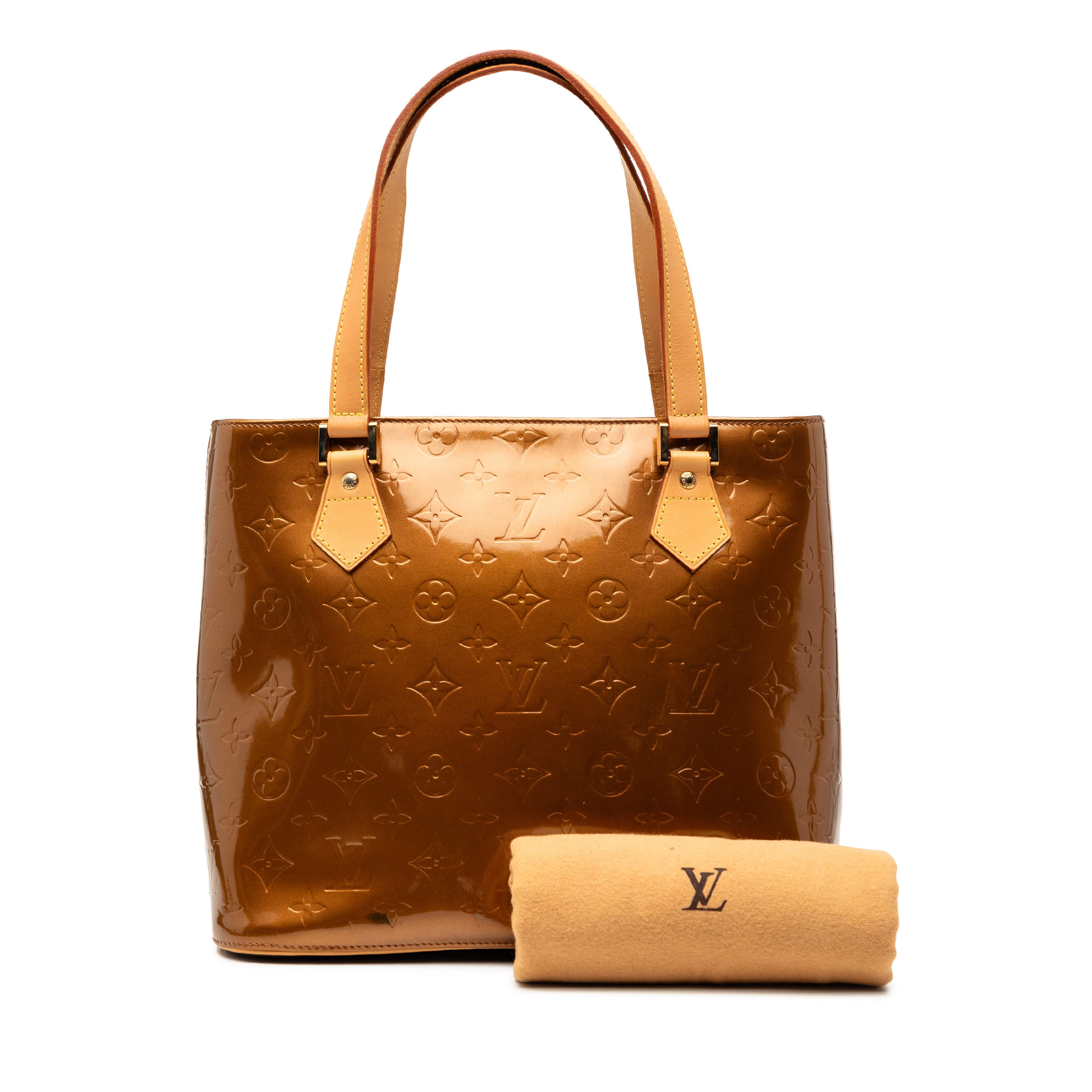 Louis Vuitton Monogram Vernis Houston, från Luxclusif, i färgen brun. Klicka för att öppna bilden i stort format