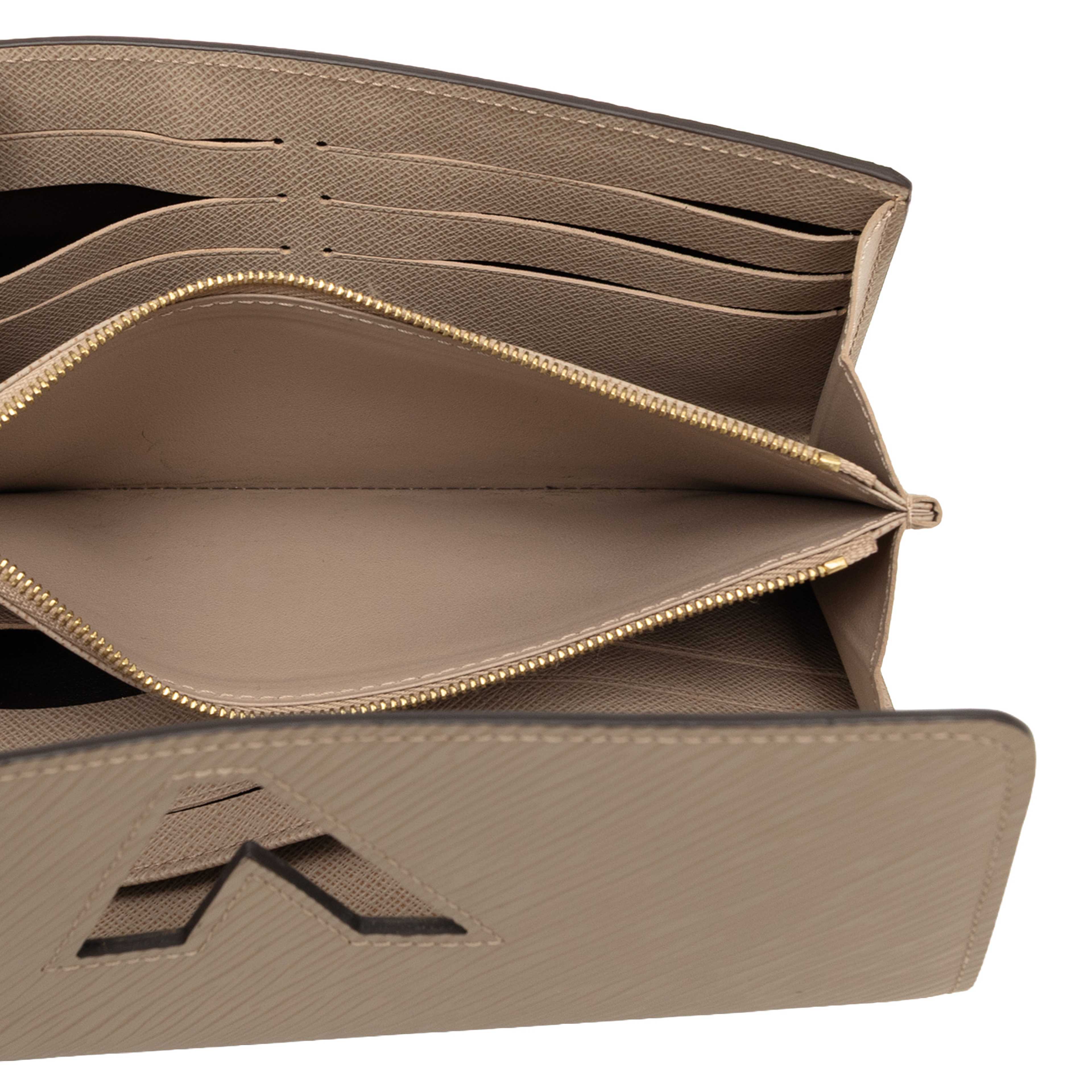 Louis Vuitton Epi Twist Long Wallet, från Luxclusif, i färgen beige. Klicka för att öppna bilden i stort format