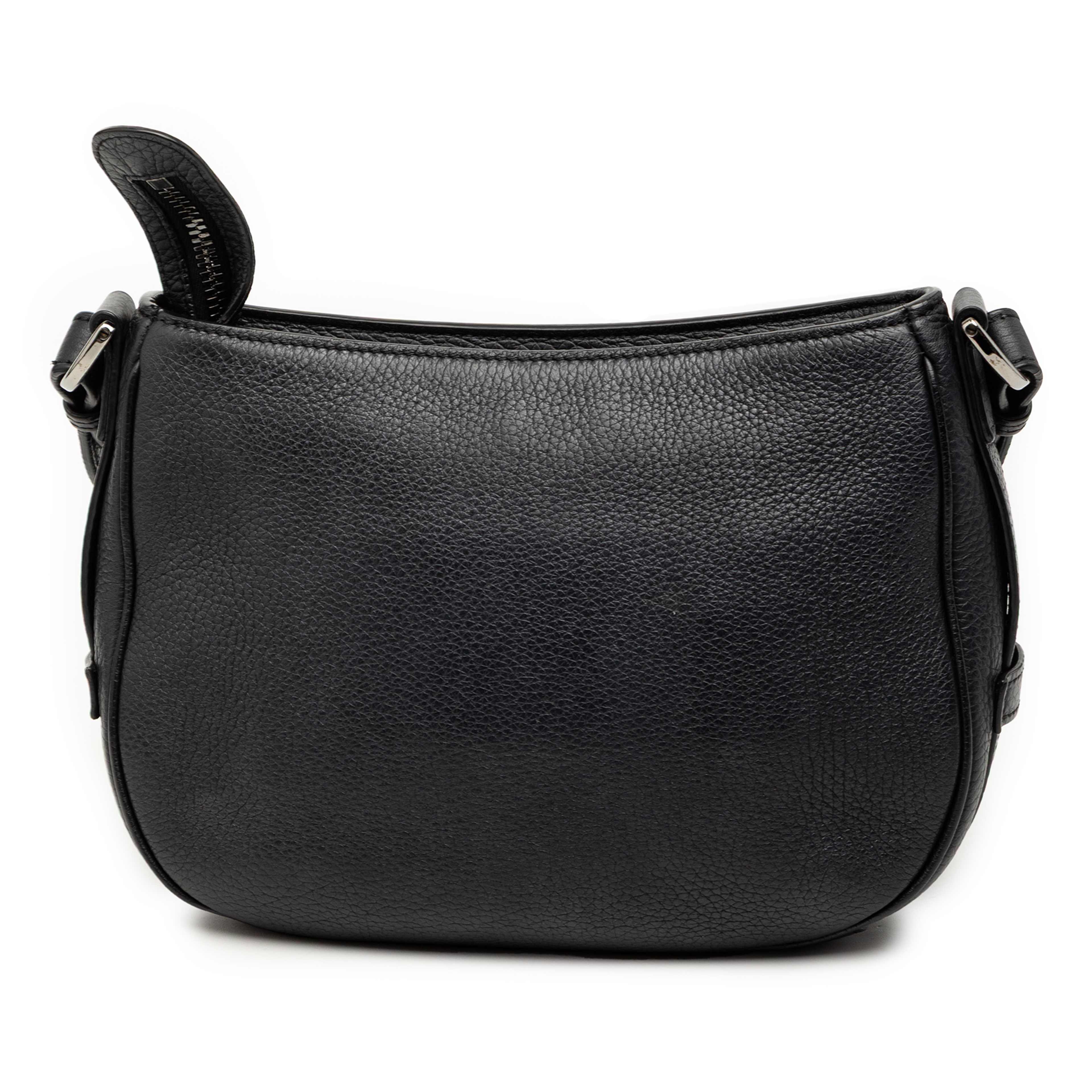 Dior Grained Calfskin Saddle Soft Bag, från Luxclusif, i färgen svart. Klicka för att öppna bilden i stort format