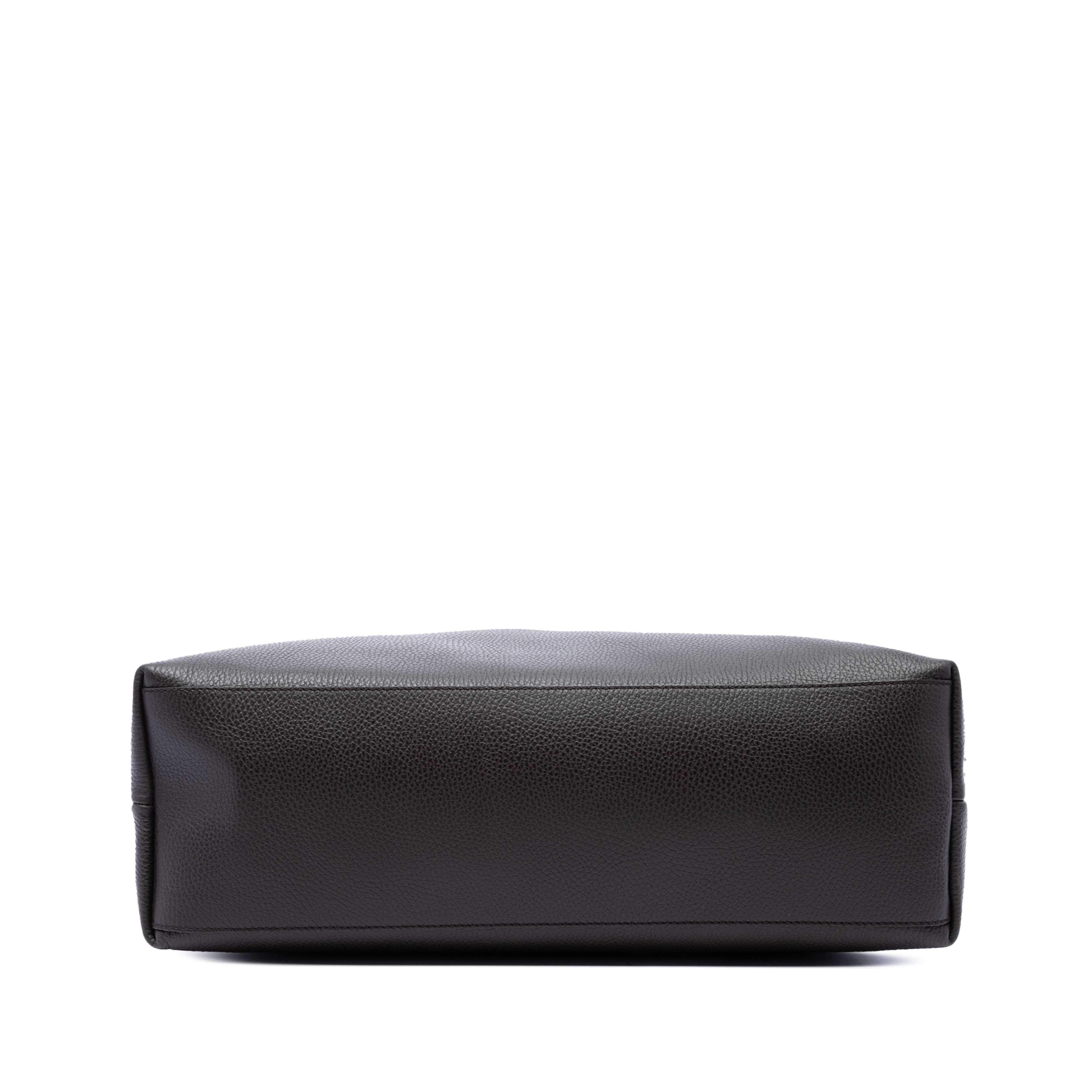 Gucci Calfskin Bamboo Tassel Satchel, från Luxclusif, i färgen brun. Klicka för att öppna bilden i stort format