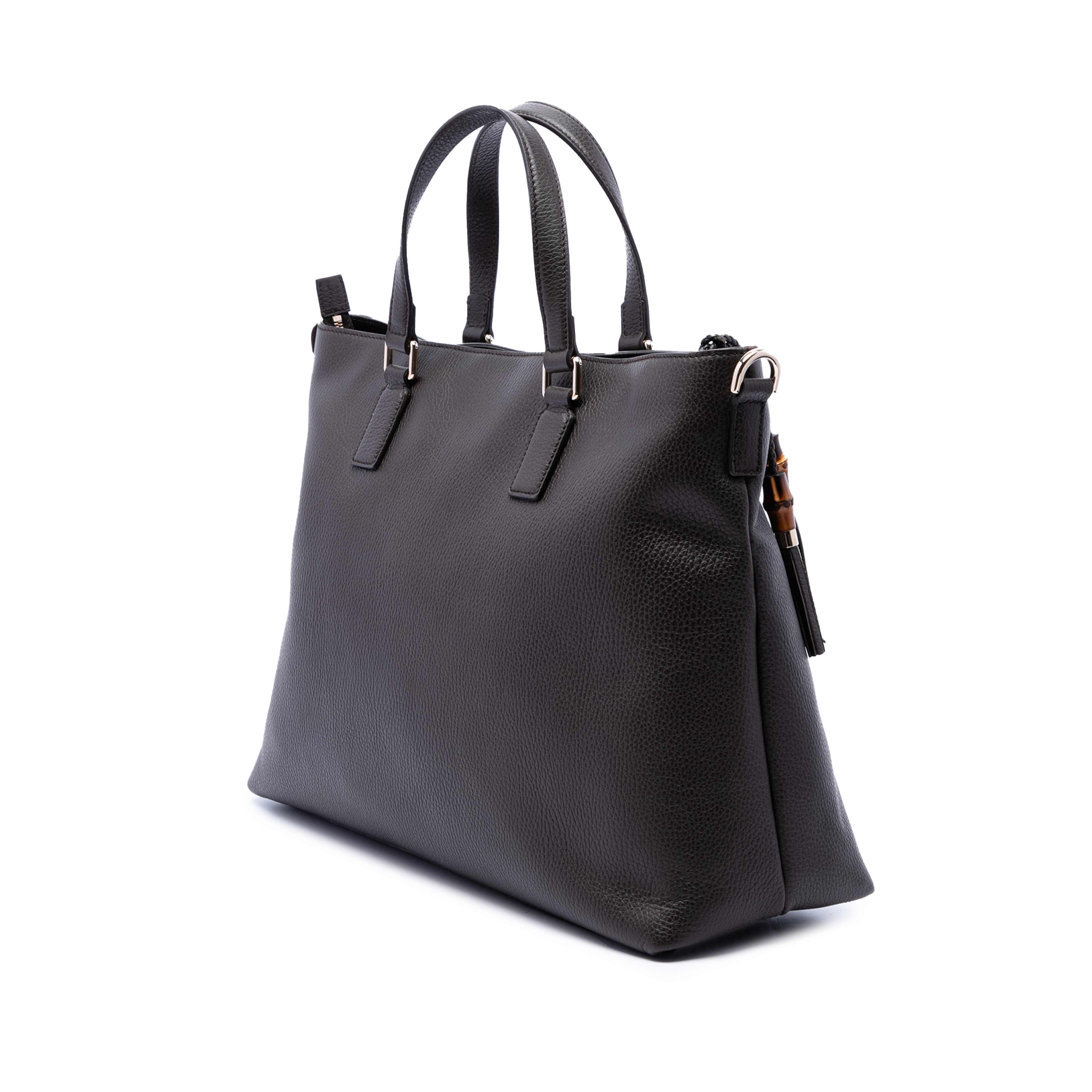 Gucci Calfskin Bamboo Tassel Satchel, från Luxclusif, i färgen brun. Klicka för att öppna bilden i stort format