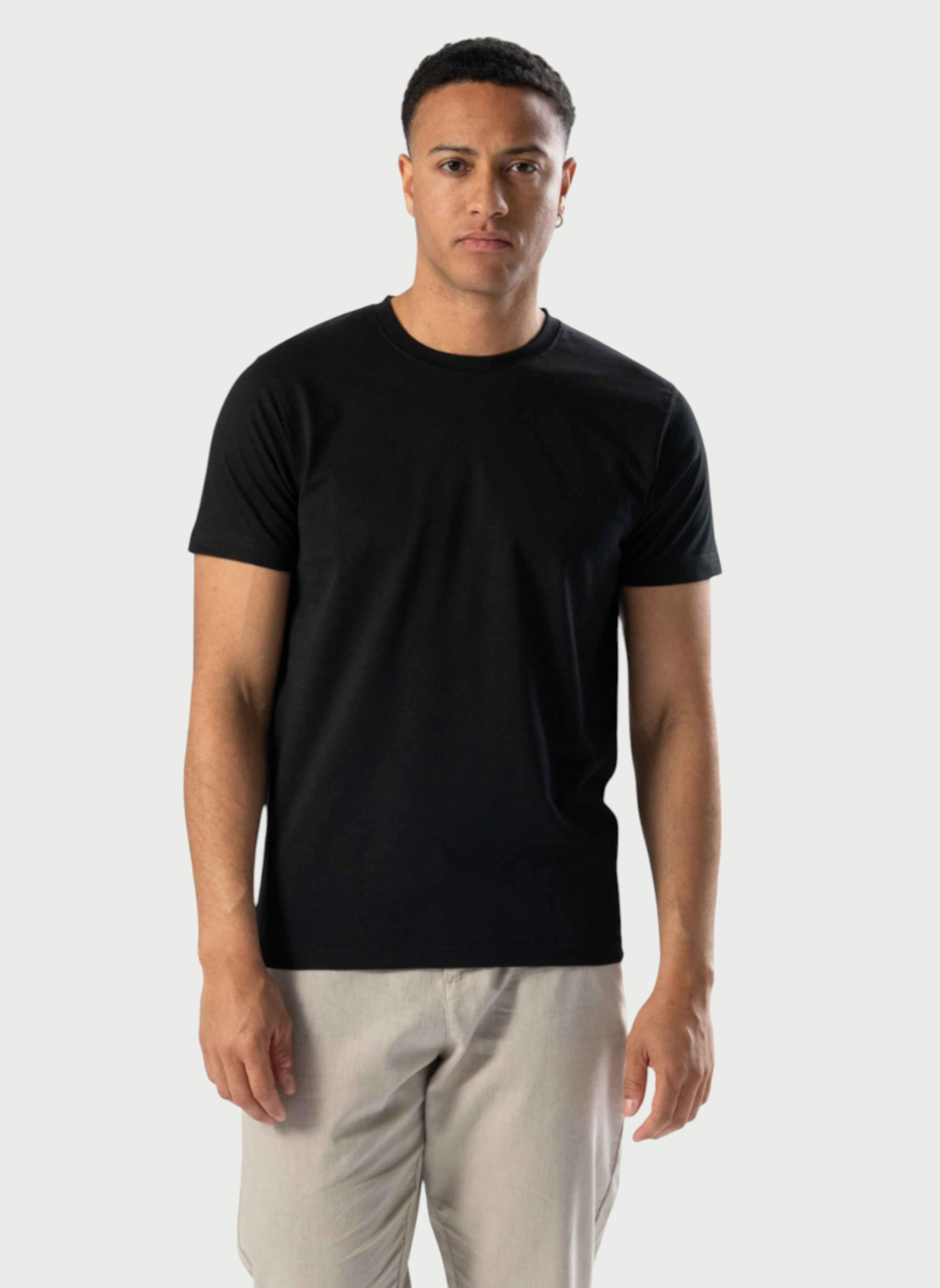 Vanlig T-shirt, från TeeShoppen, i färgen svart. Klicka för att öppna bilden i stort format