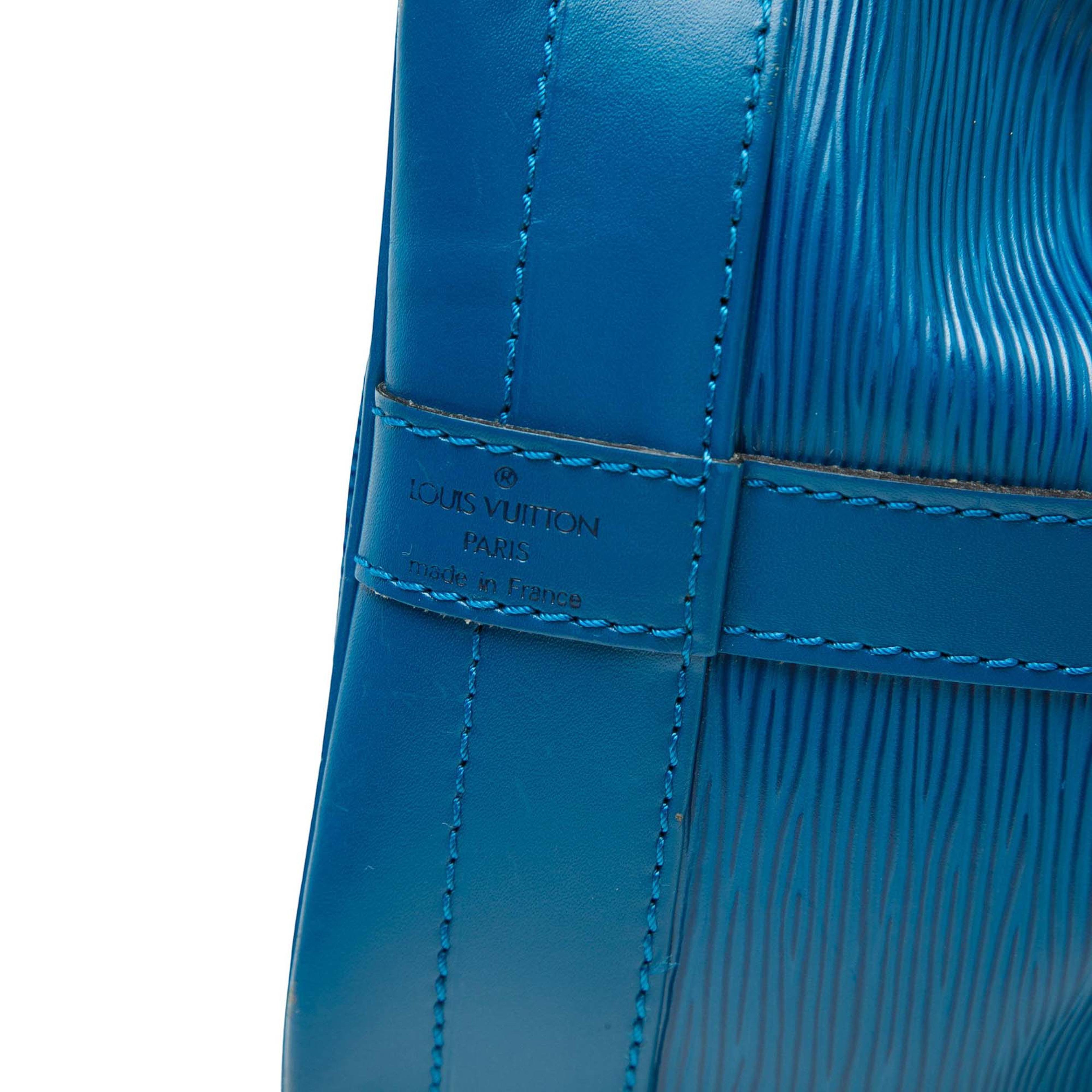 Louis Vuitton Epi Noe Gm, från Luxclusif, i färgen blue. Klicka för att öppna bilden i stort format